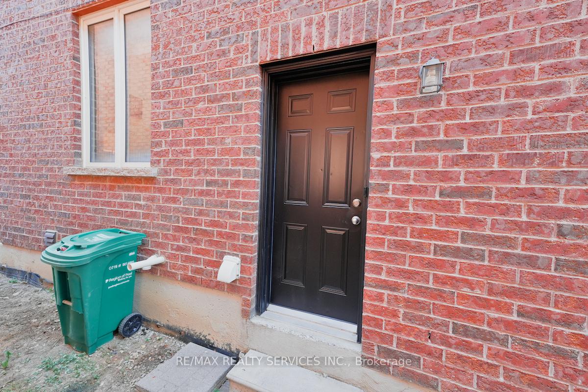 Photo 43 of 30 Loftsmoor Drive, Brampton, Sandringham-Wellington — HOMEH
