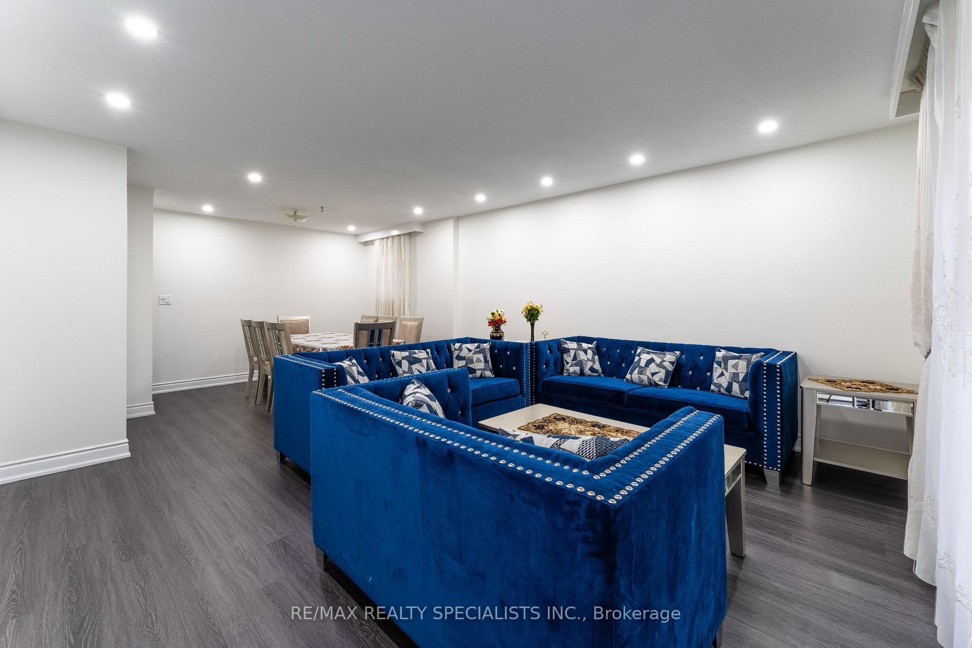 Photo 2 of 21 Parkend Avenue, Brampton, Brampton South — HOMEH