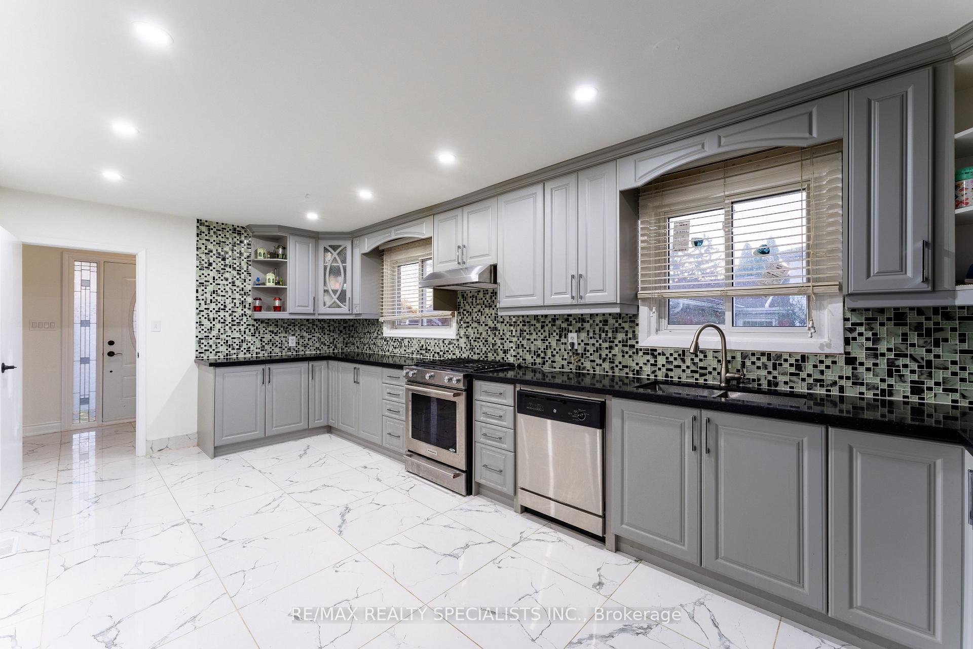 Photo 29 of 21 Parkend Avenue, Brampton, Brampton South — HOMEH