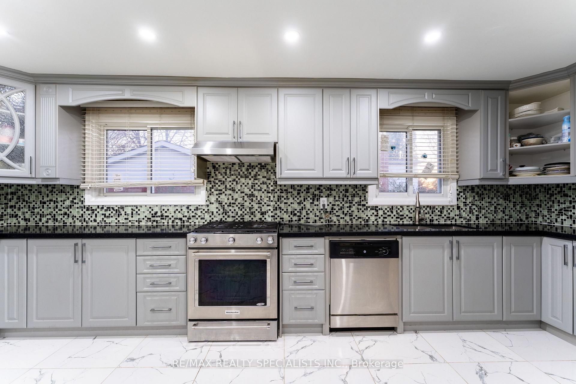 Photo 9 of 21 Parkend Avenue, Brampton, Brampton South — HOMEH