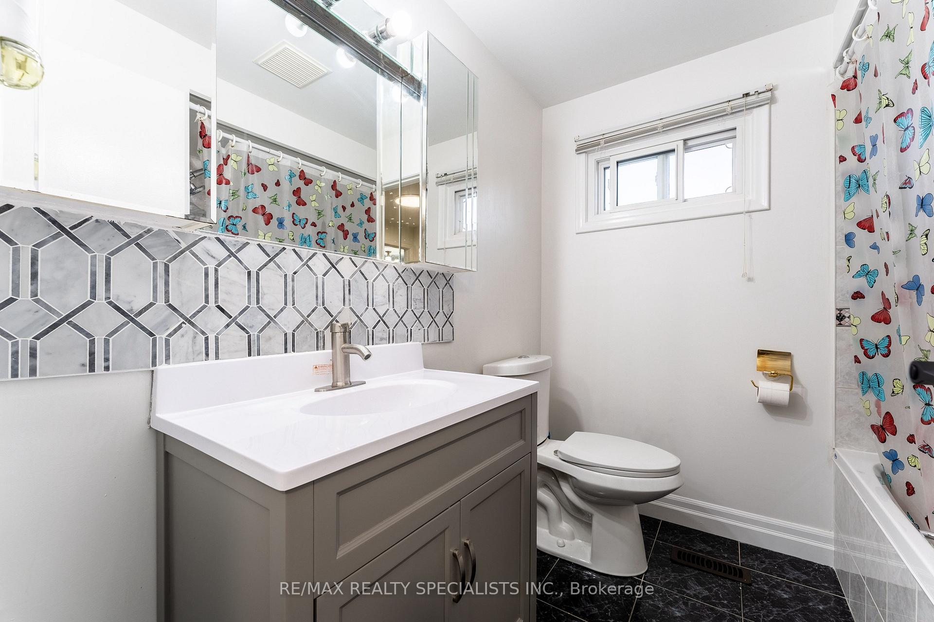 Photo 18 of 21 Parkend Avenue, Brampton, Brampton South — HOMEH