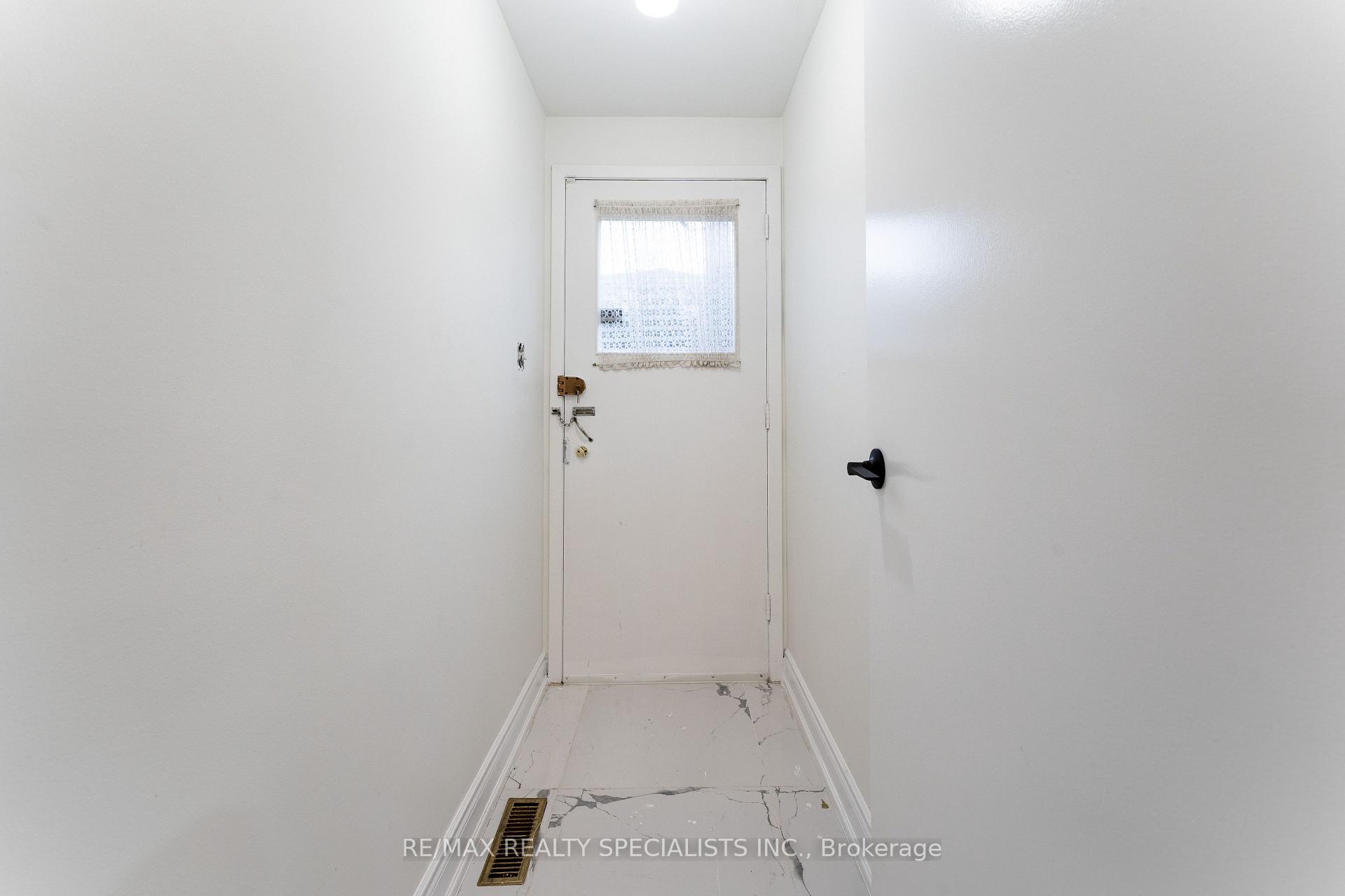 Photo 6 of 21 Parkend Avenue, Brampton, Brampton South — HOMEH