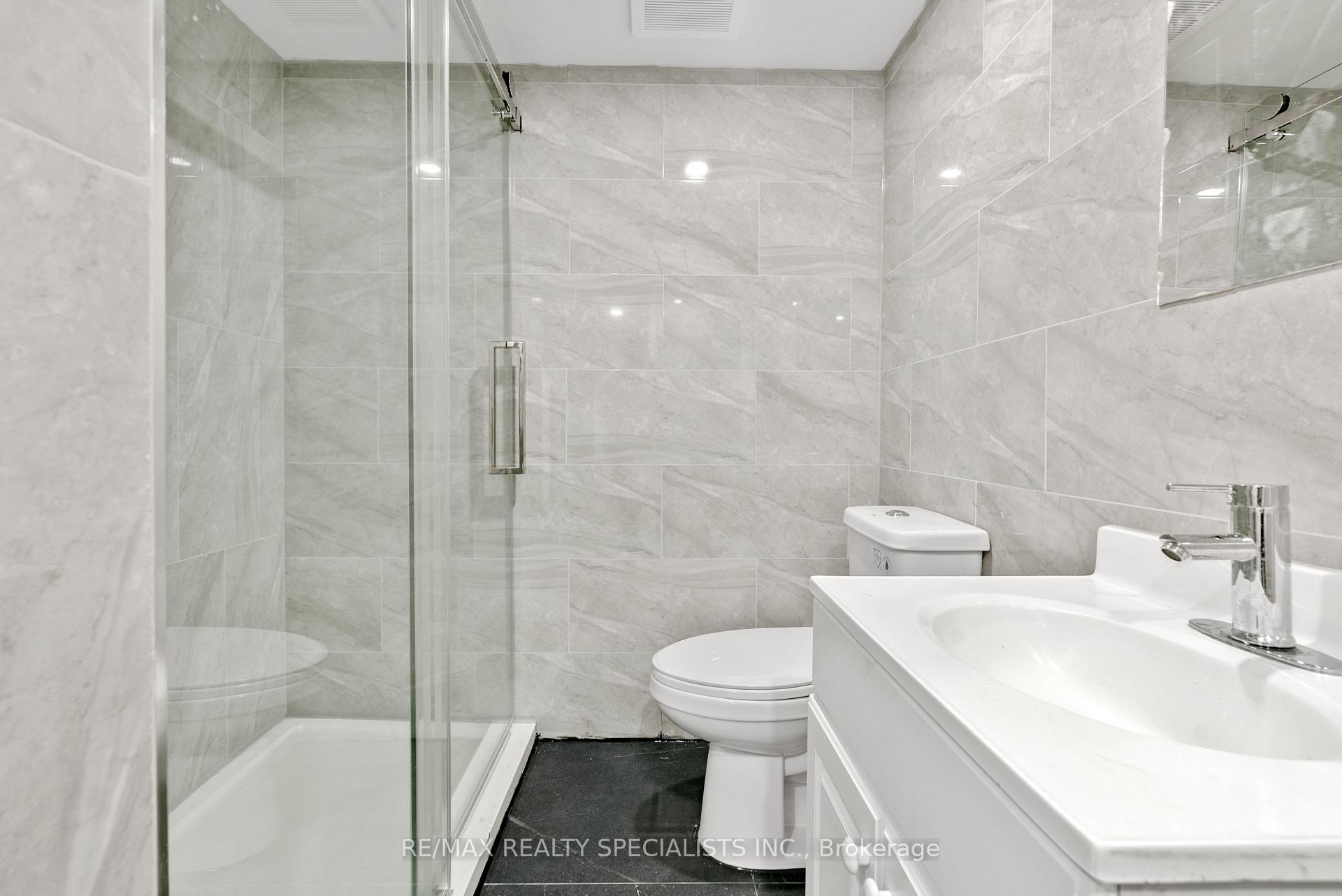 Photo 5 of 21 Parkend Avenue, Brampton, Brampton South — HOMEH