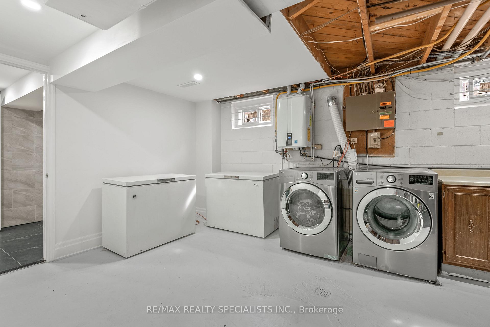 Photo 10 of 21 Parkend Avenue, Brampton, Brampton South — HOMEH