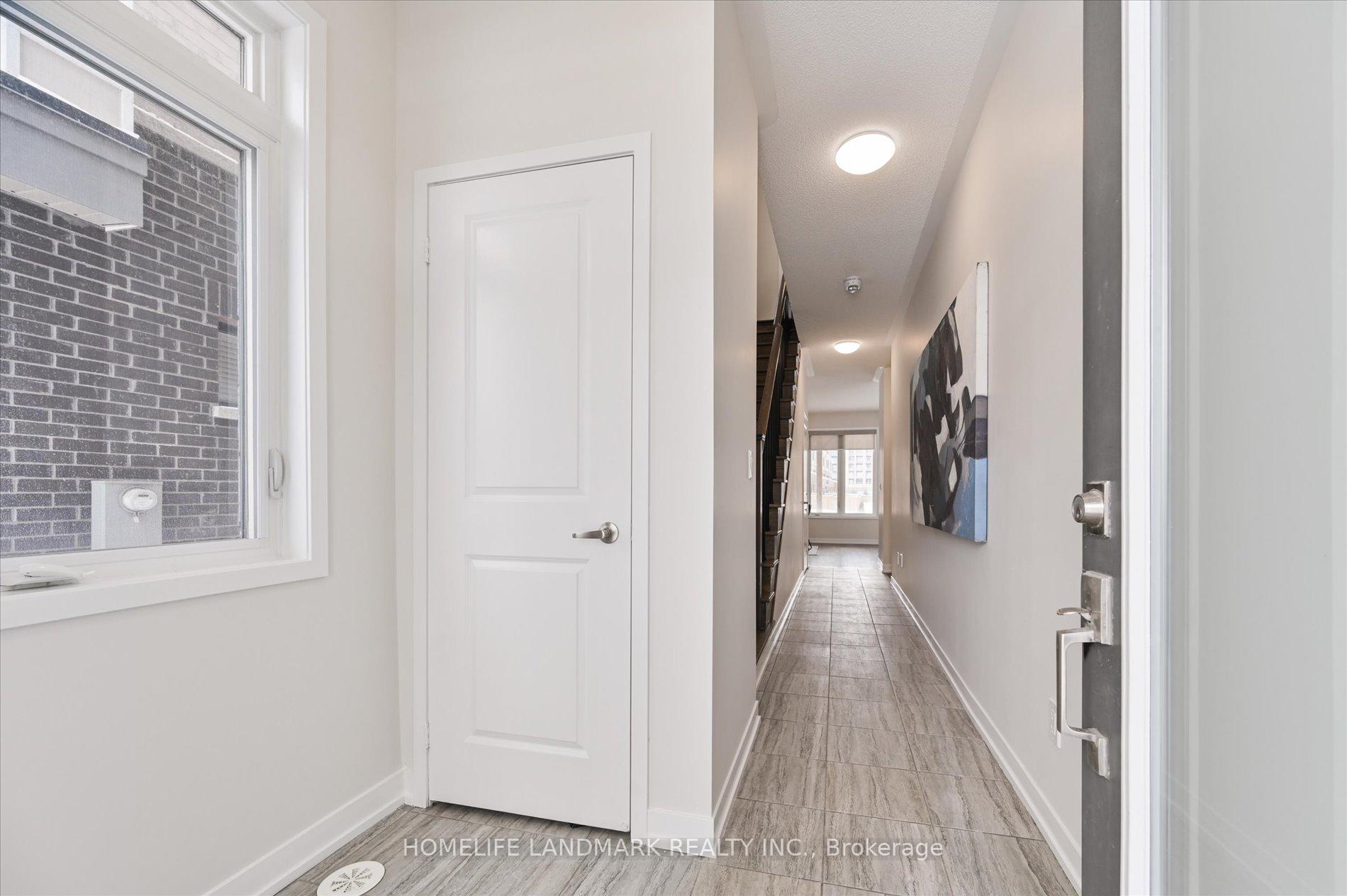 Photo 4 of 148 Salterton Circle, Vaughan, Rural Vaughan — HOMEH