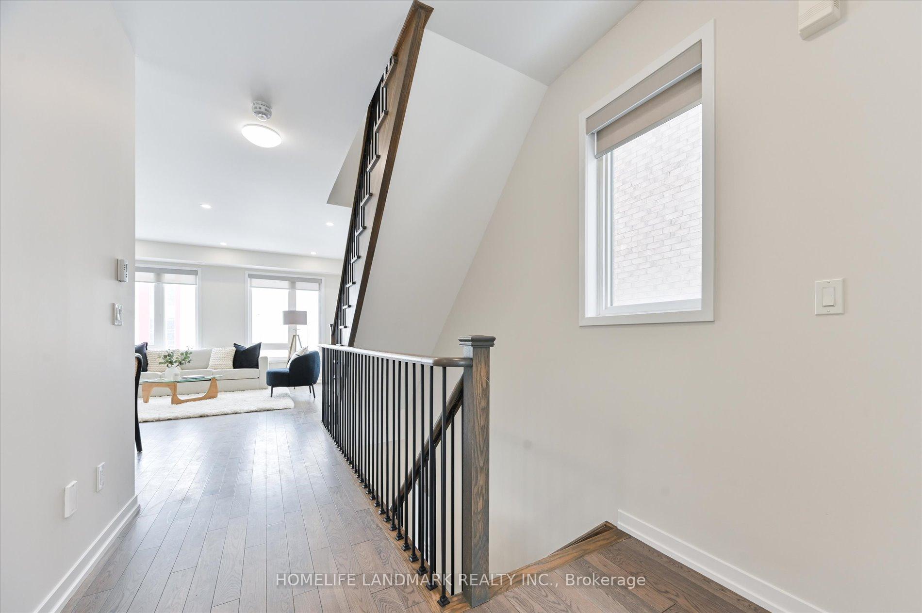 Photo 10 of 148 Salterton Circle, Vaughan, Rural Vaughan — HOMEH
