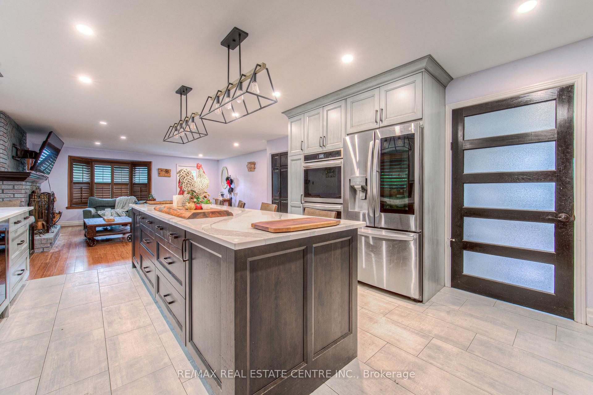 Photo 2 of 310 Cavendish Drive, Hamilton, Ancaster — HOMEH