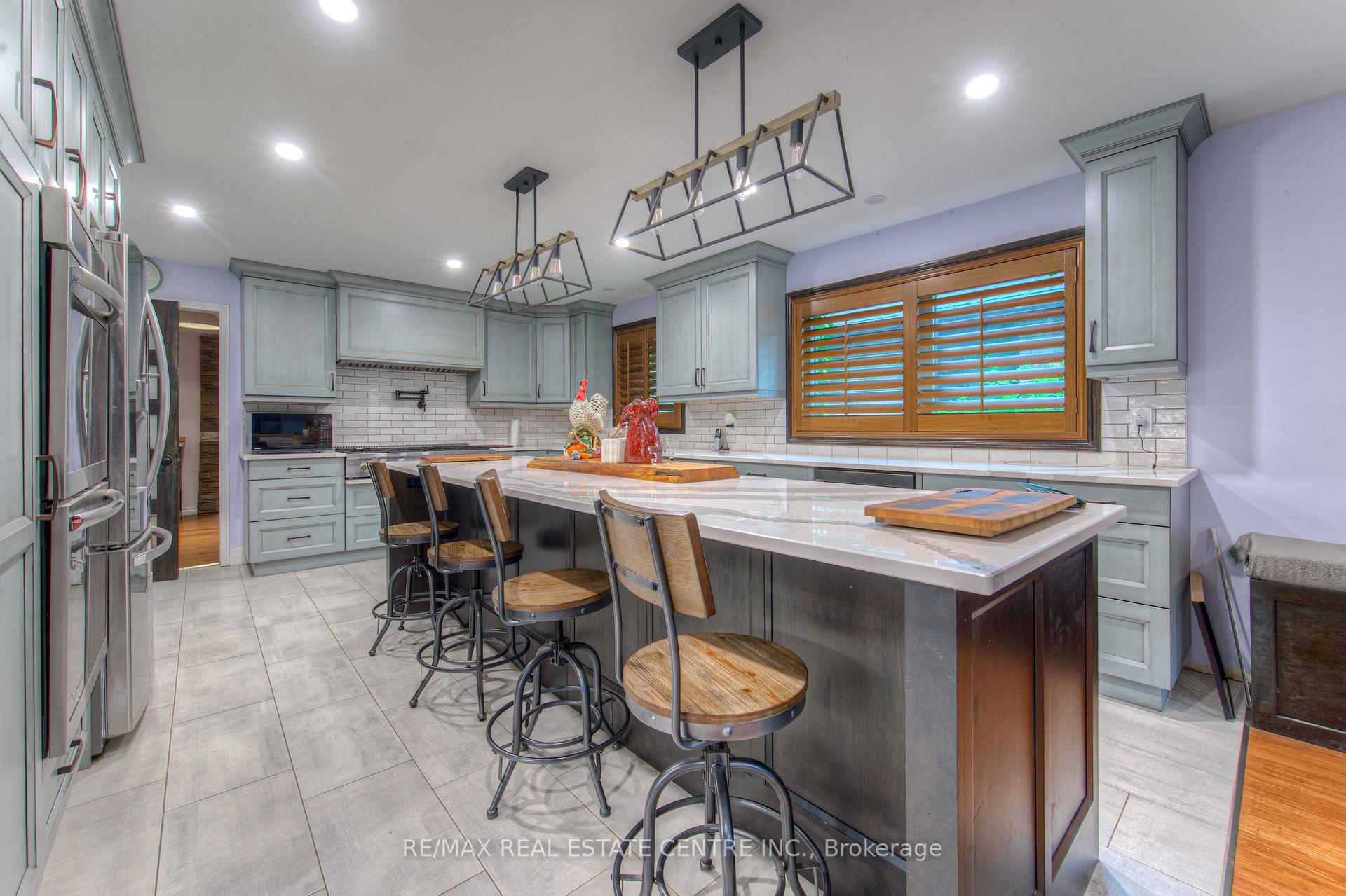 Photo 3 of 310 Cavendish Drive, Hamilton, Ancaster — HOMEH