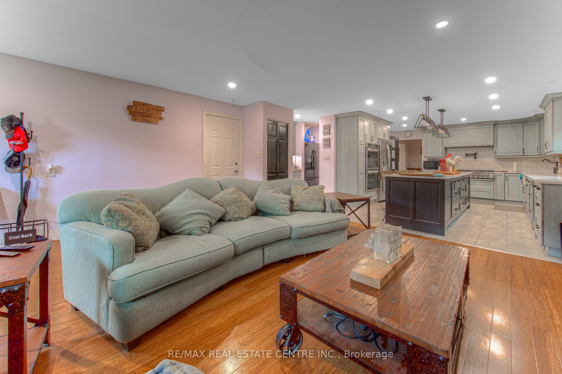 Photo 10 of 310 Cavendish Drive, Hamilton, Ancaster — HOMEH