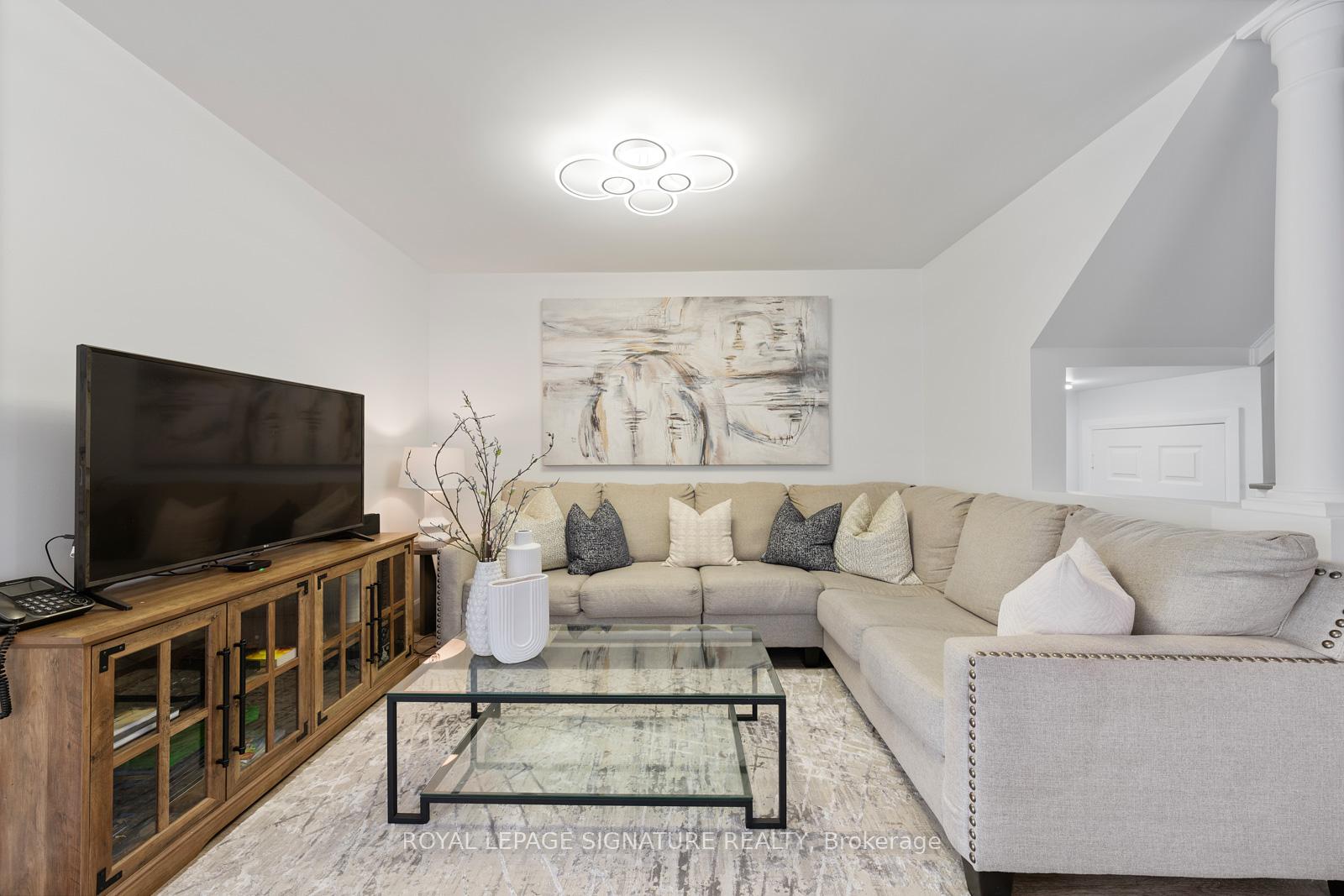 Photo 8 of 3 Blackthorn Drive, Vaughan, Maple — HOMEH