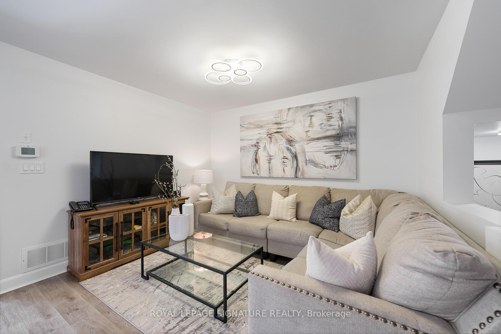 Photo 9 of 3 Blackthorn Drive, Vaughan, Maple — HOMEH
