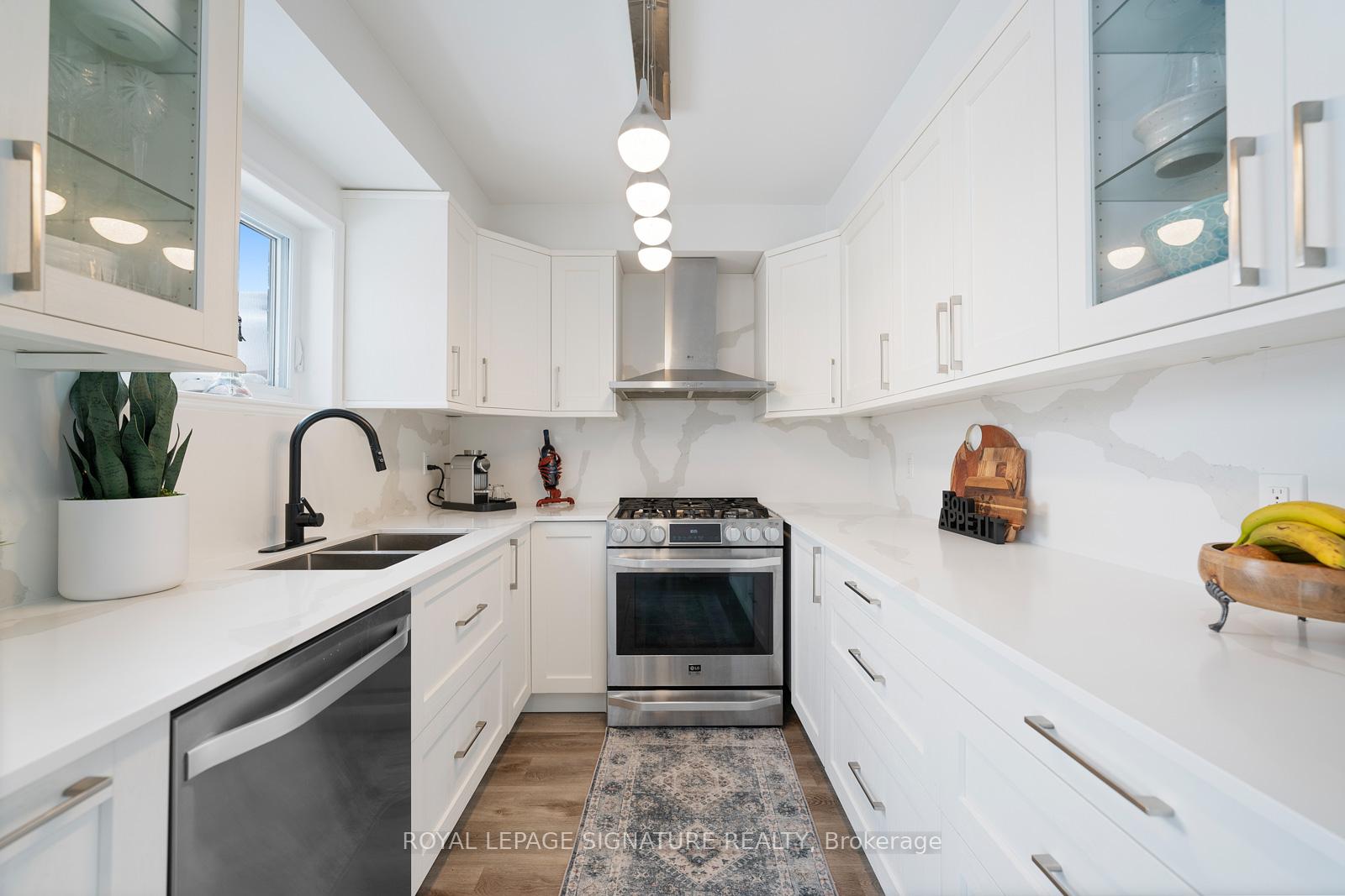 Photo 16 of 3 Blackthorn Drive, Vaughan, Maple — HOMEH