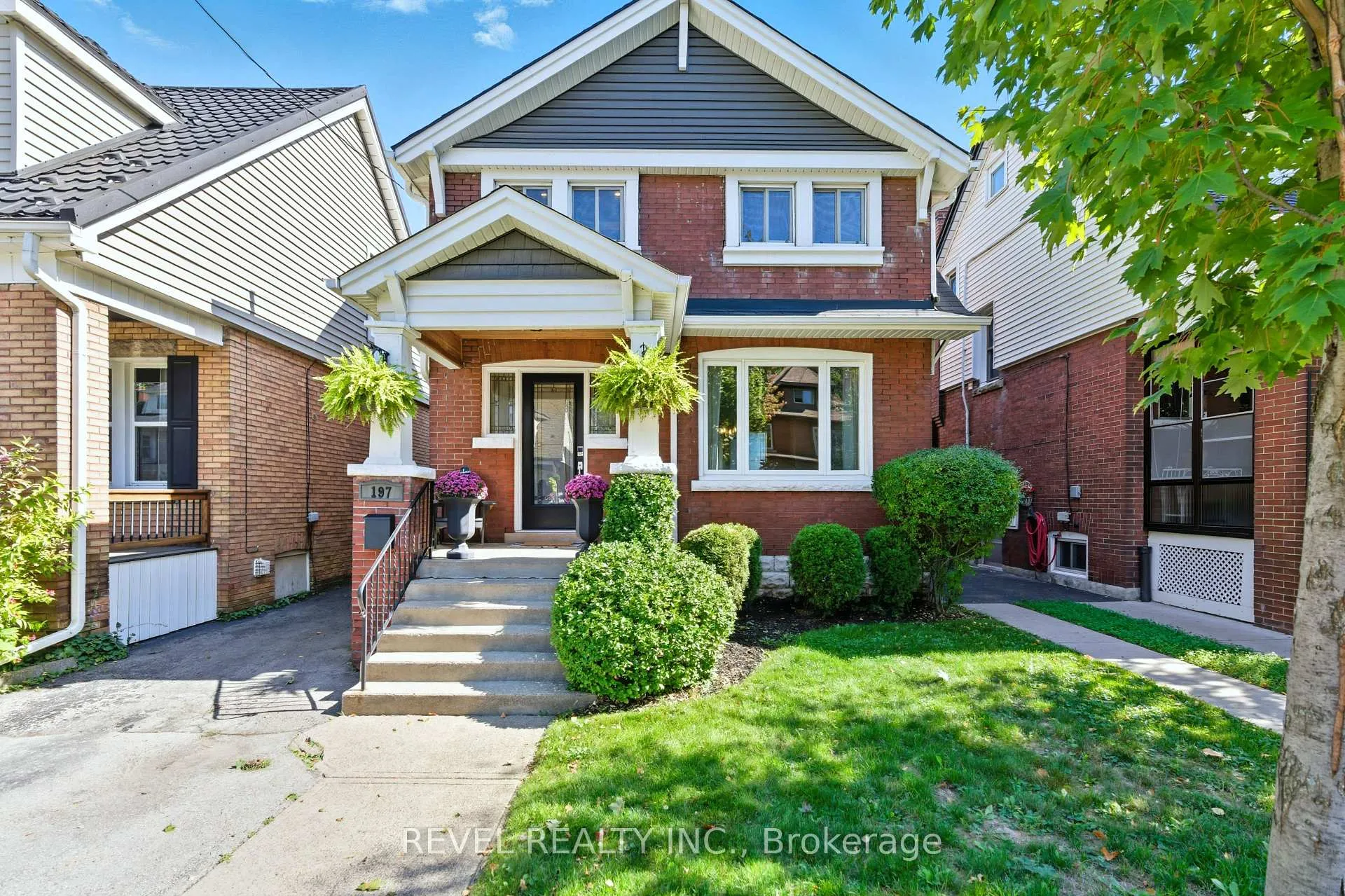 Photo 2 of 197 Balmoral Avenue S, Hamilton, Delta — HOMEH
