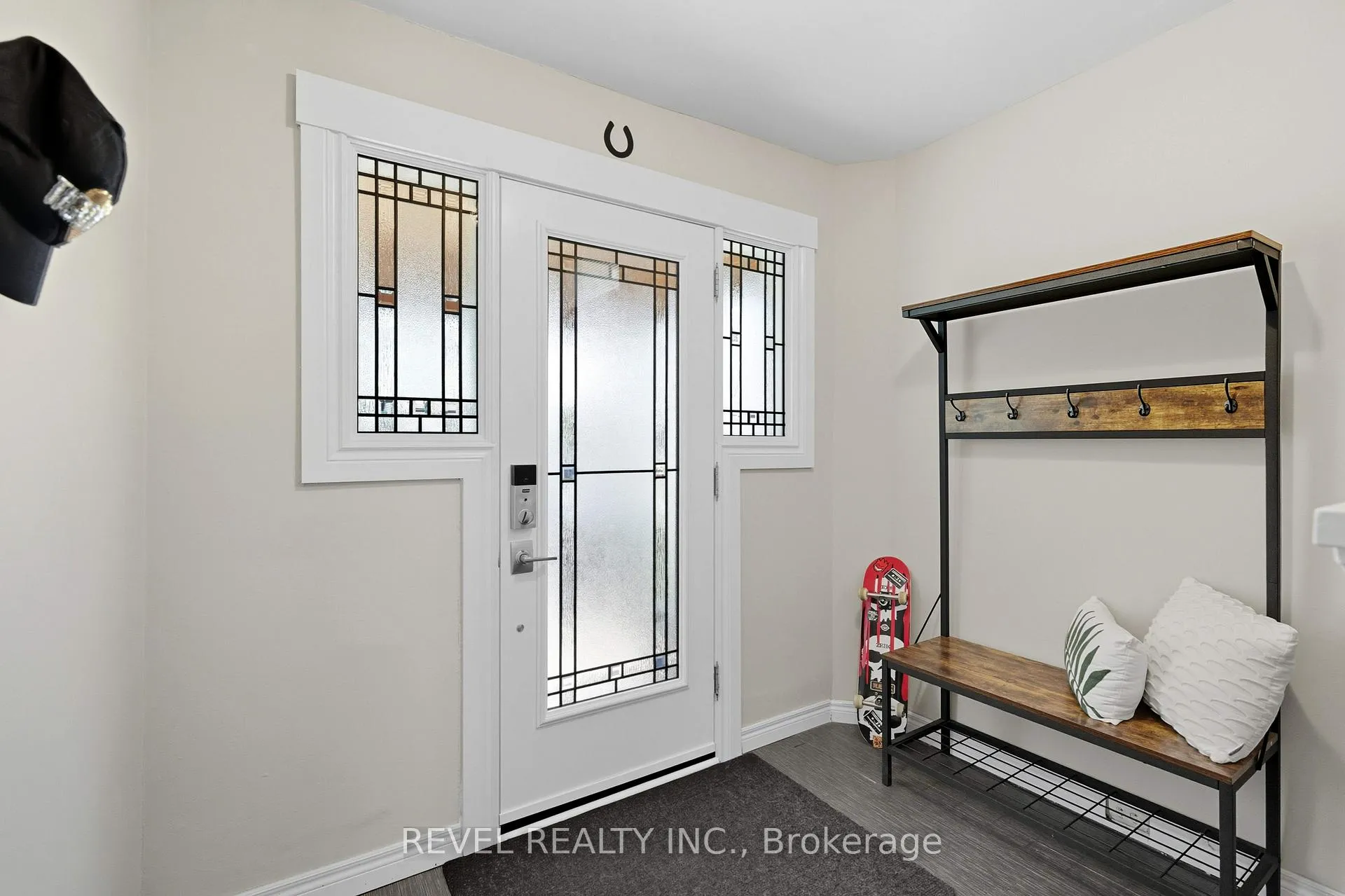 Photo 3 of 197 Balmoral Avenue S, Hamilton, Delta — HOMEH