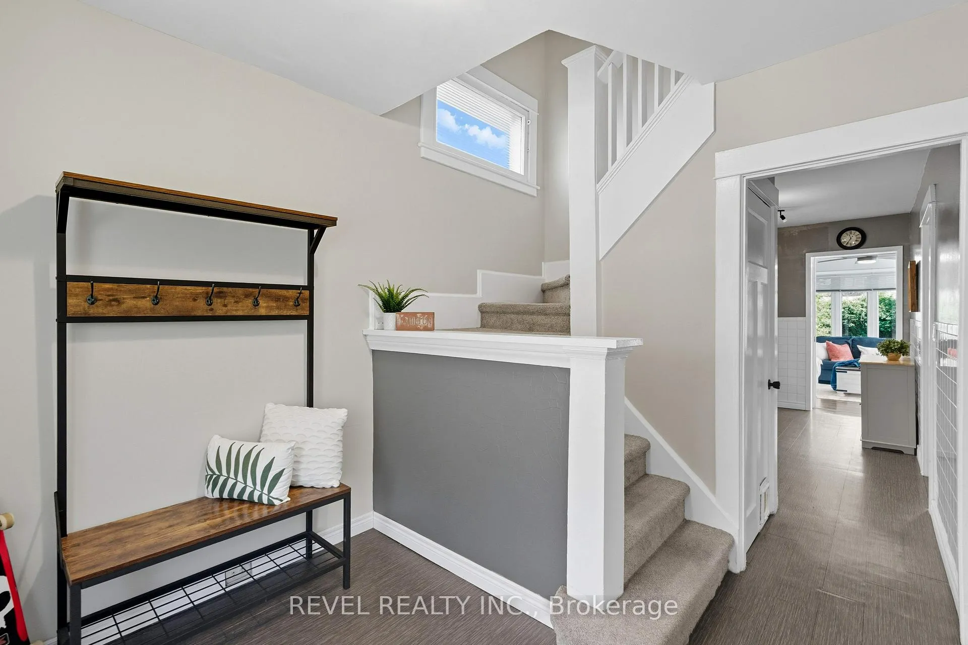 Photo 4 of 197 Balmoral Avenue S, Hamilton, Delta — HOMEH