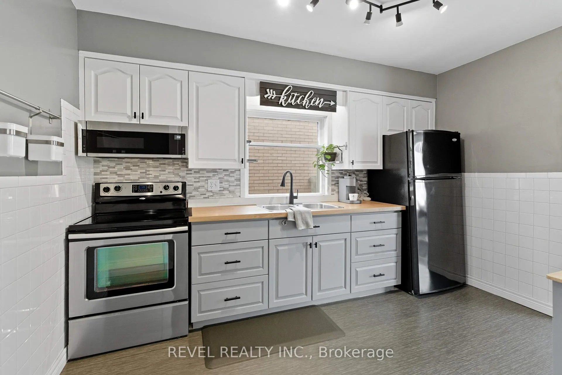 Photo 10 of 197 Balmoral Avenue S, Hamilton, Delta — HOMEH