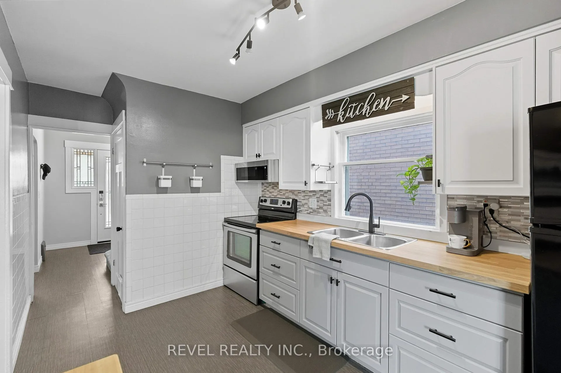 Photo 11 of 197 Balmoral Avenue S, Hamilton, Delta — HOMEH