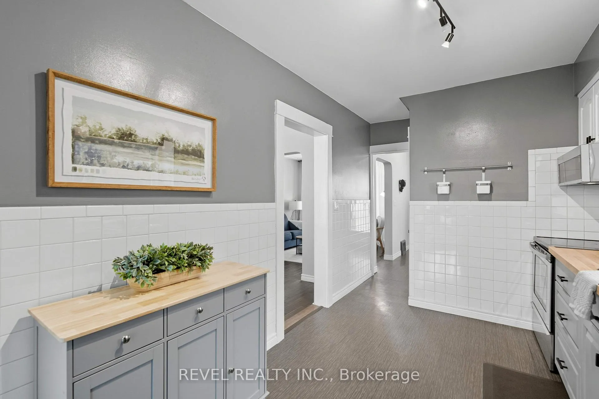 Photo 12 of 197 Balmoral Avenue S, Hamilton, Delta — HOMEH