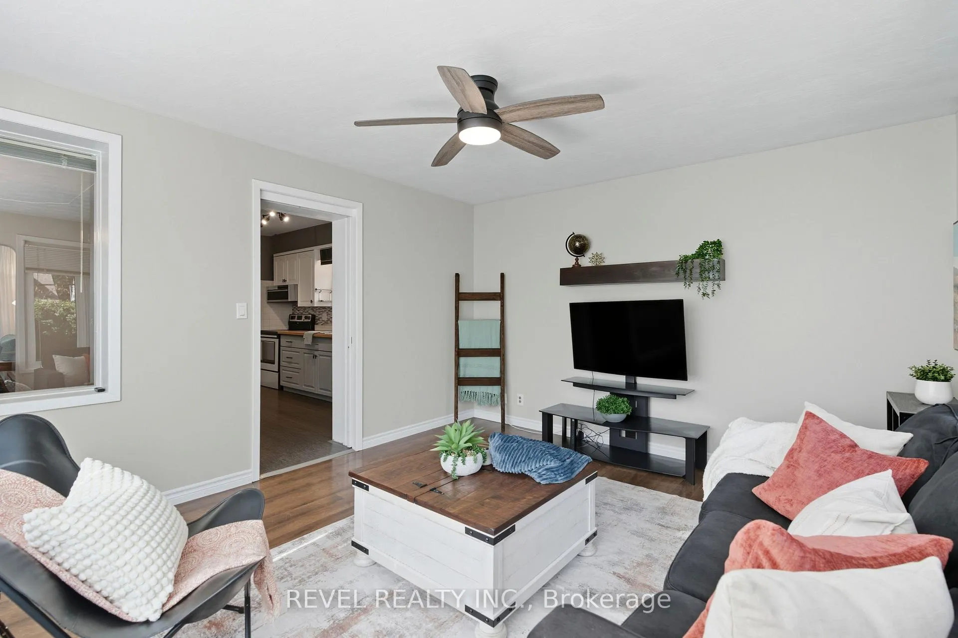 Photo 15 of 197 Balmoral Avenue S, Hamilton, Delta — HOMEH