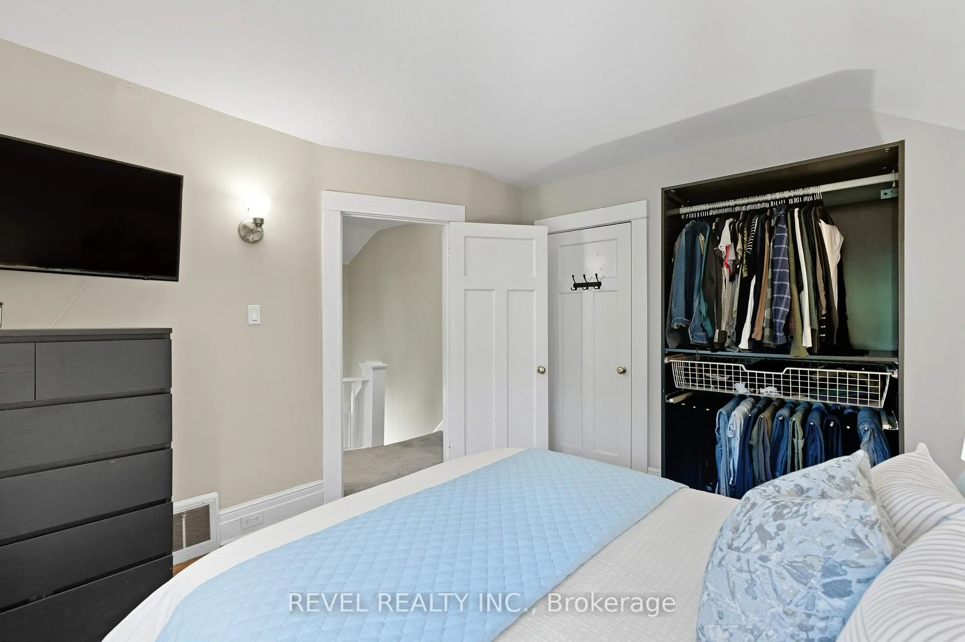 Photo 19 of 197 Balmoral Avenue S, Hamilton, Delta — HOMEH
