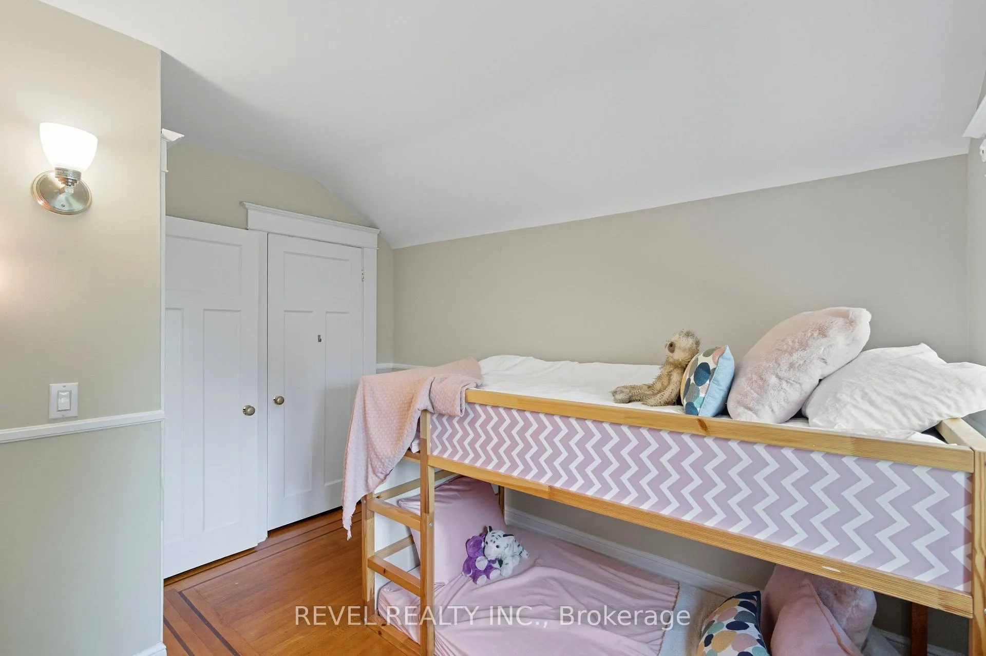 Photo 23 of 197 Balmoral Avenue S, Hamilton, Delta — HOMEH