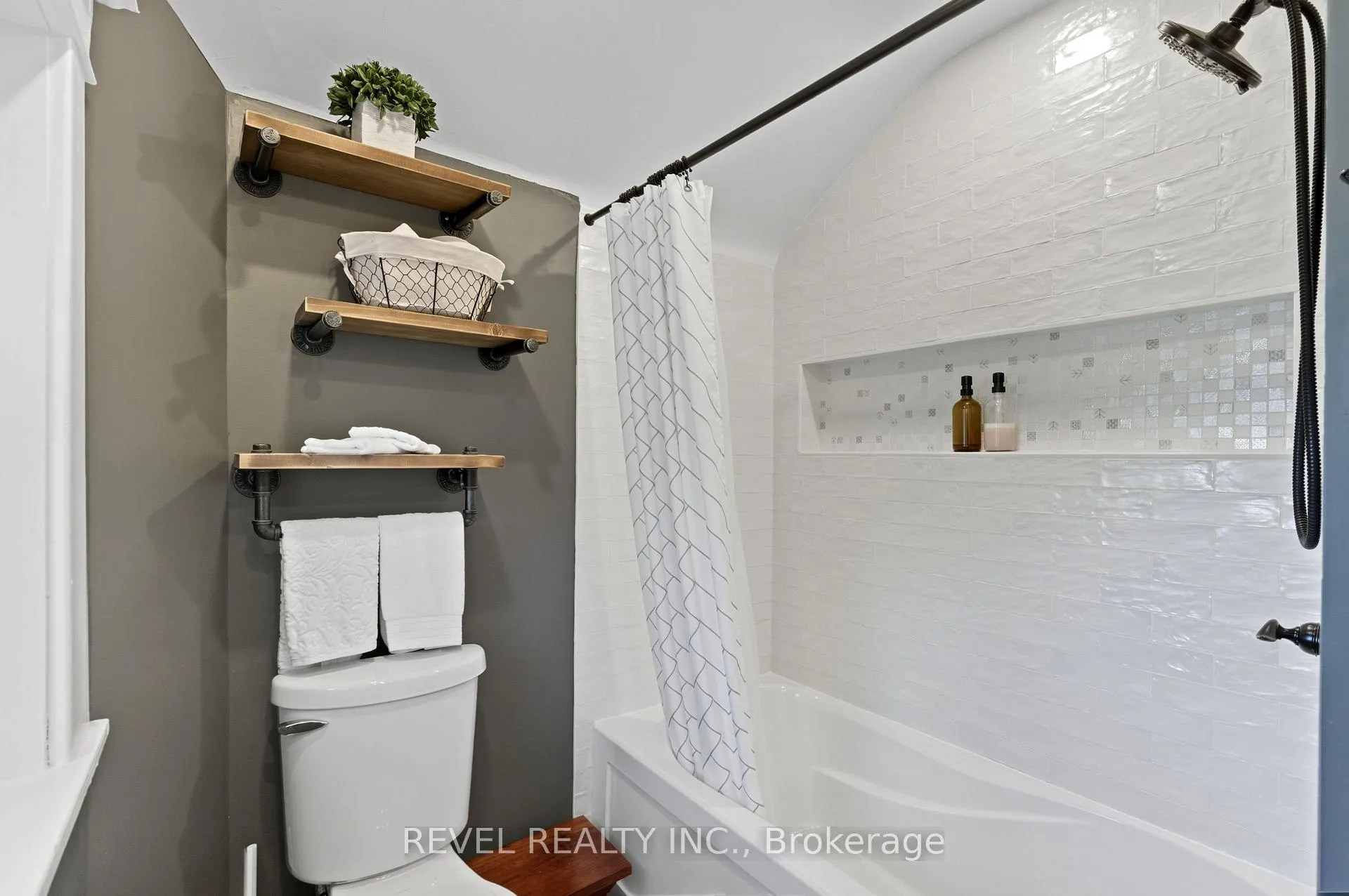 Photo 25 of 197 Balmoral Avenue S, Hamilton, Delta — HOMEH
