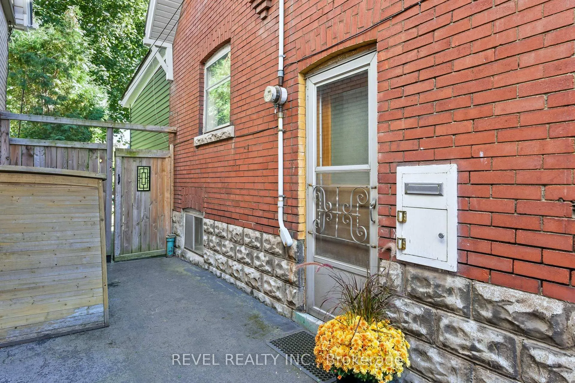 Photo 30 of 197 Balmoral Avenue S, Hamilton, Delta — HOMEH
