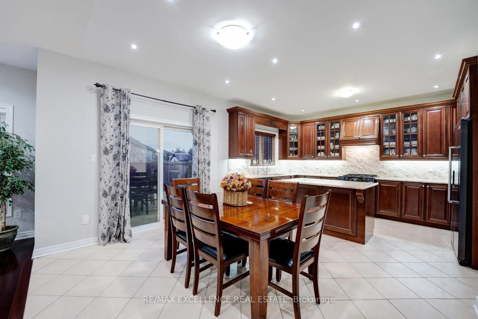 Photo 17 of 63 Powell Drive, Brampton, Sandringham-Wellington — HOMEH