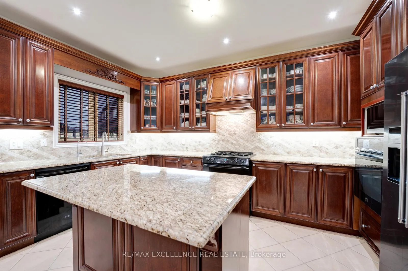 Photo 18 of 63 Powell Drive, Brampton, Sandringham-Wellington — HOMEH