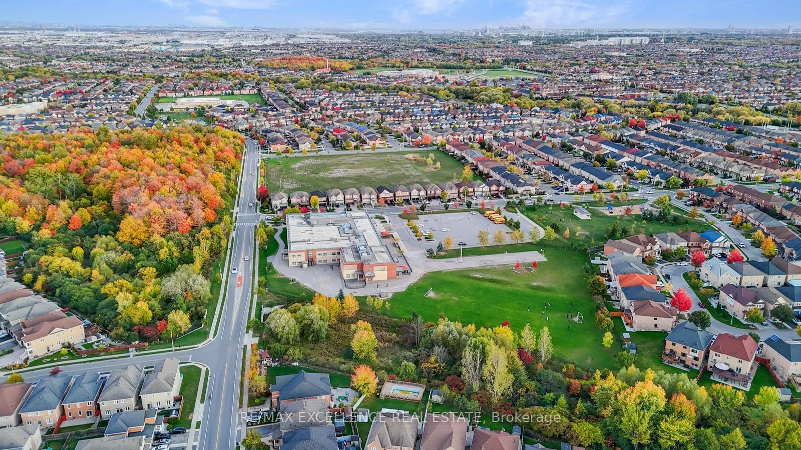 Photo 47 of 63 Powell Drive, Brampton, Sandringham-Wellington — HOMEH