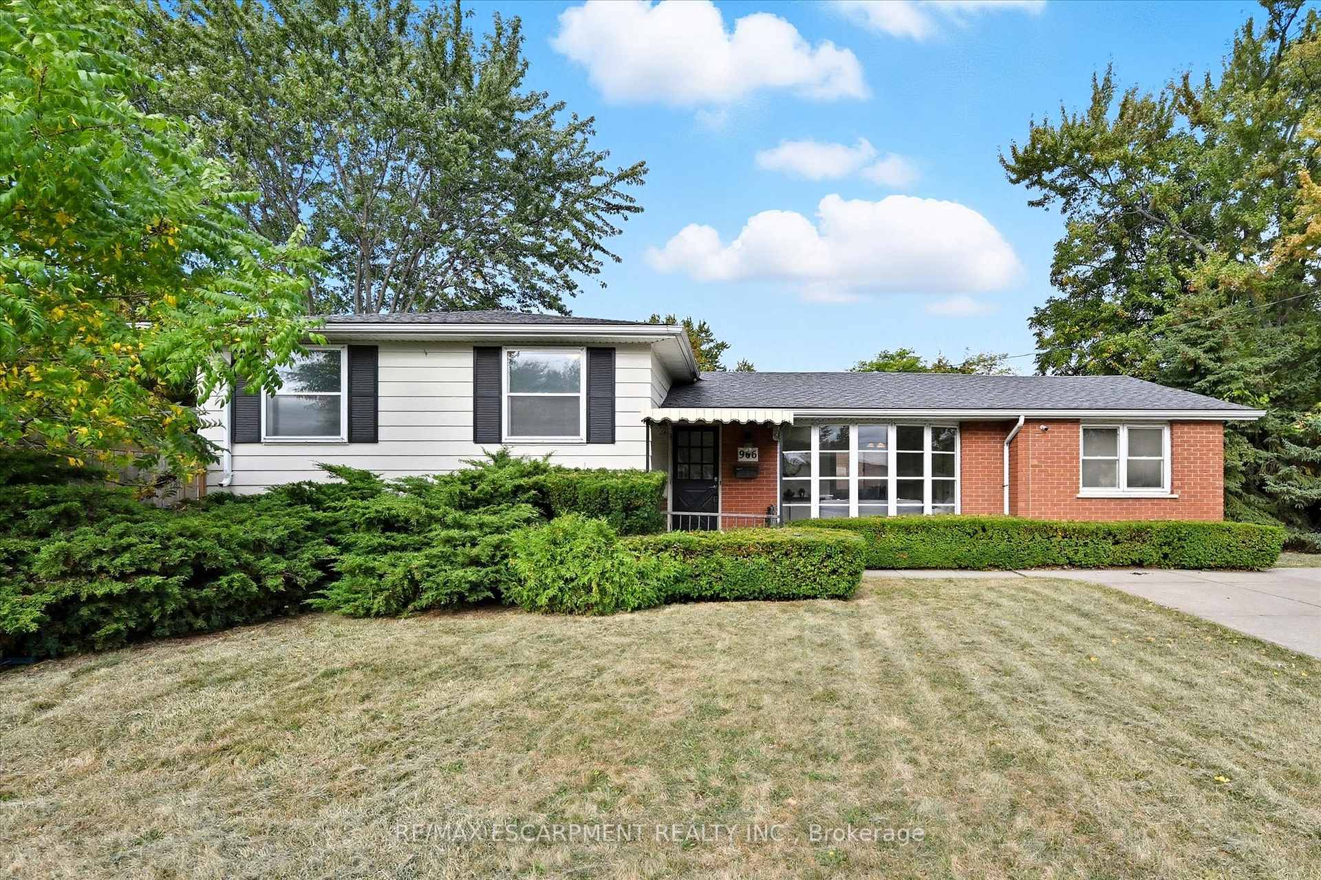 Photo 1 of 966 Upper Sherman Avenue, Hamilton, Thorner — HOMEH