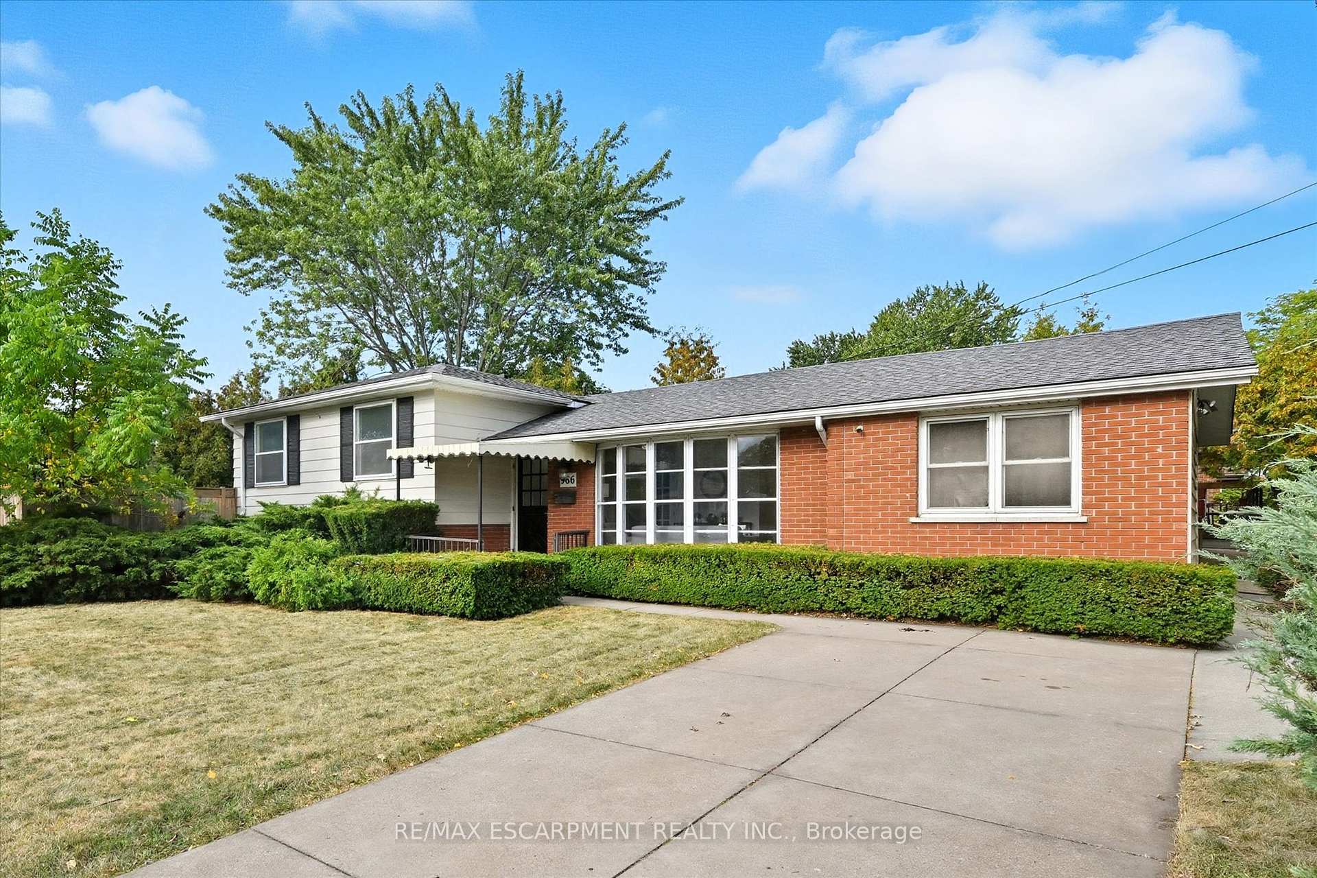 Photo 2 of 966 Upper Sherman Avenue, Hamilton, Thorner — HOMEH
