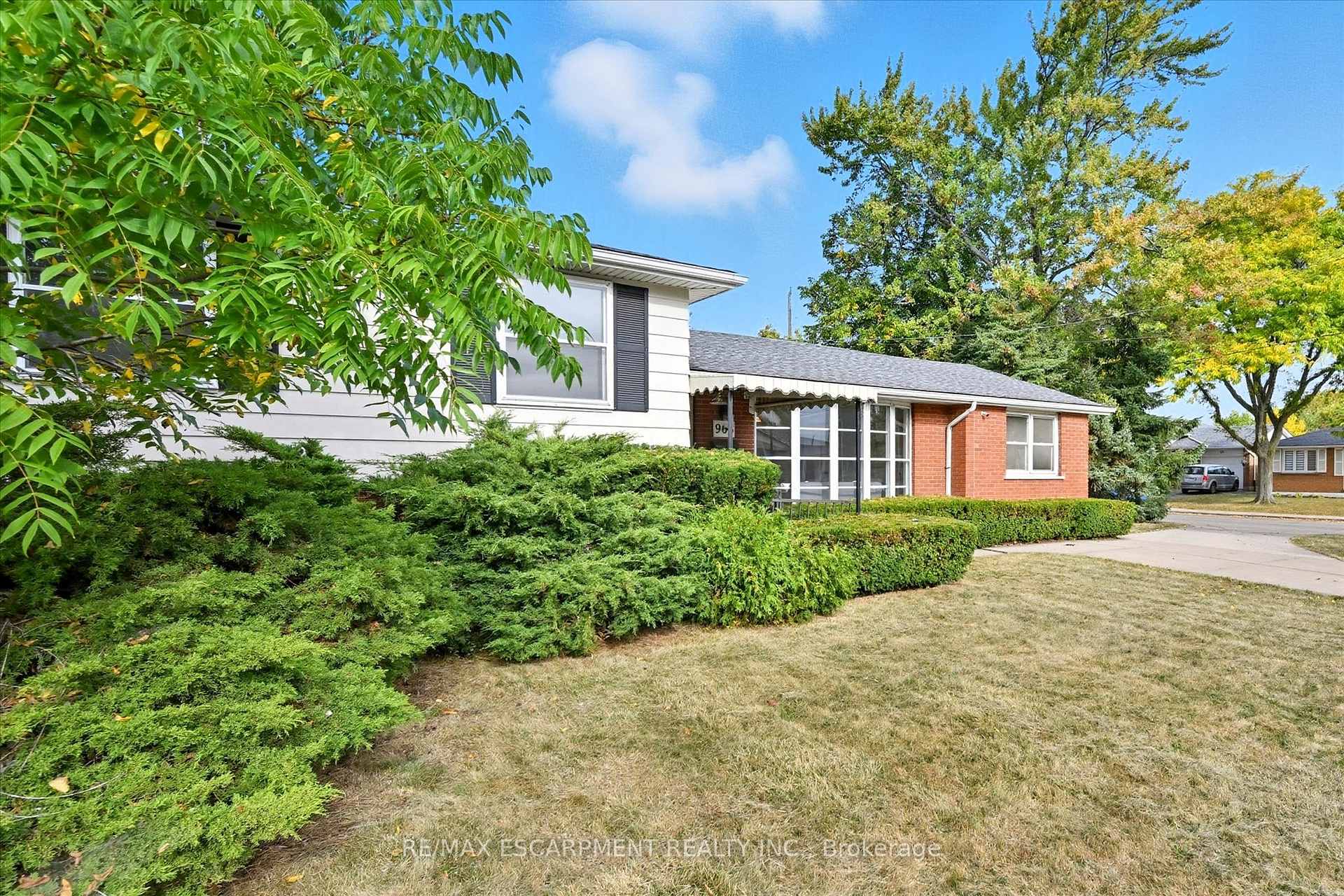 Photo 3 of 966 Upper Sherman Avenue, Hamilton, Thorner — HOMEH