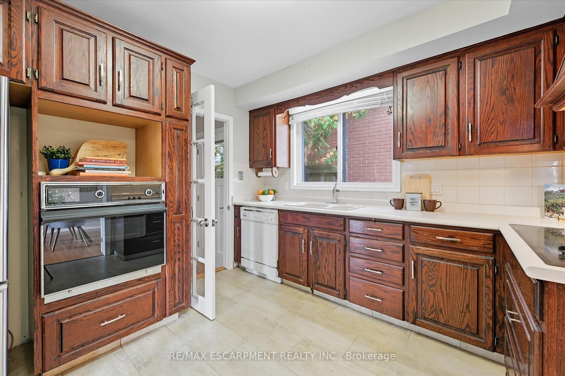 Photo 13 of 966 Upper Sherman Avenue, Hamilton, Thorner — HOMEH