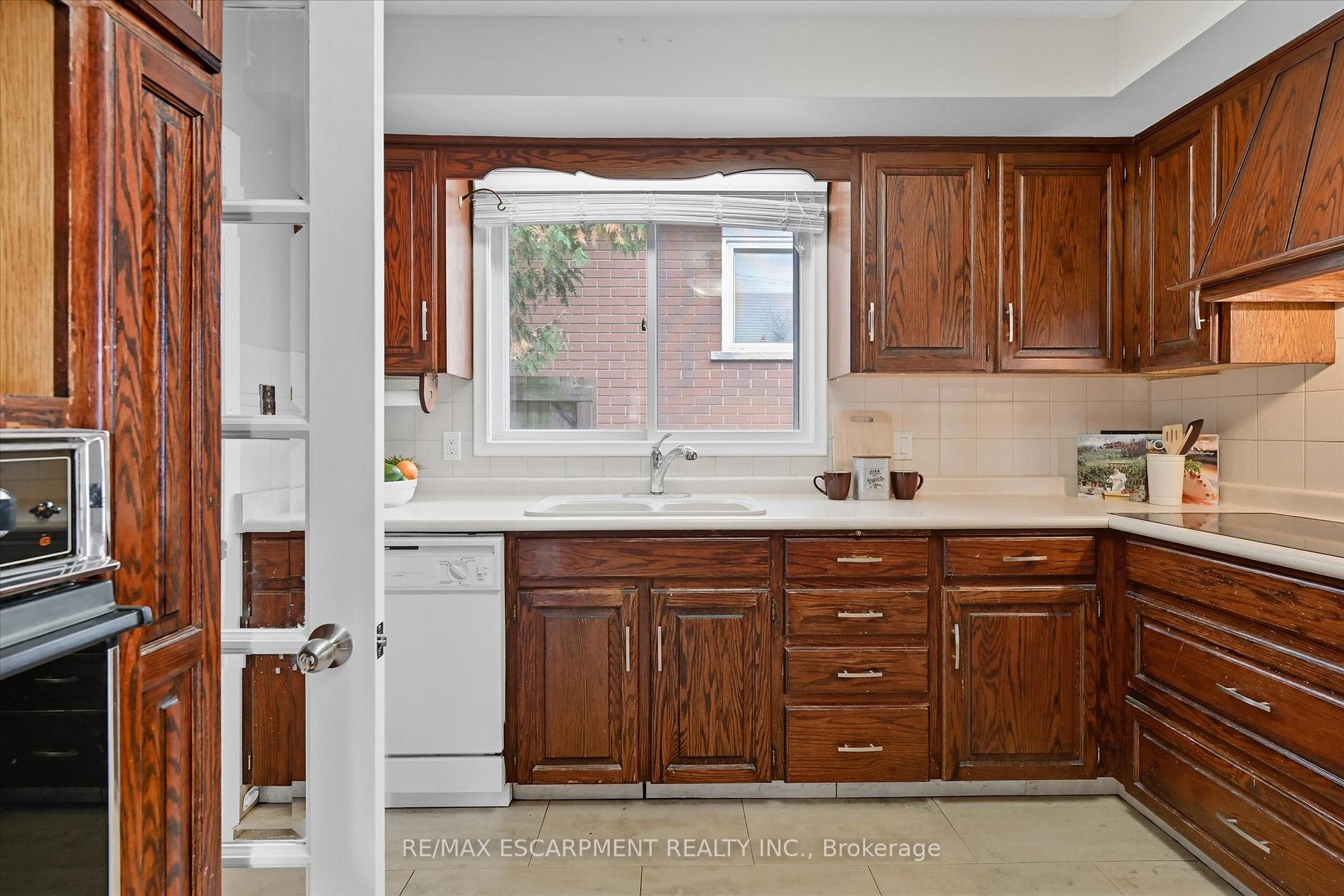 Photo 15 of 966 Upper Sherman Avenue, Hamilton, Thorner — HOMEH