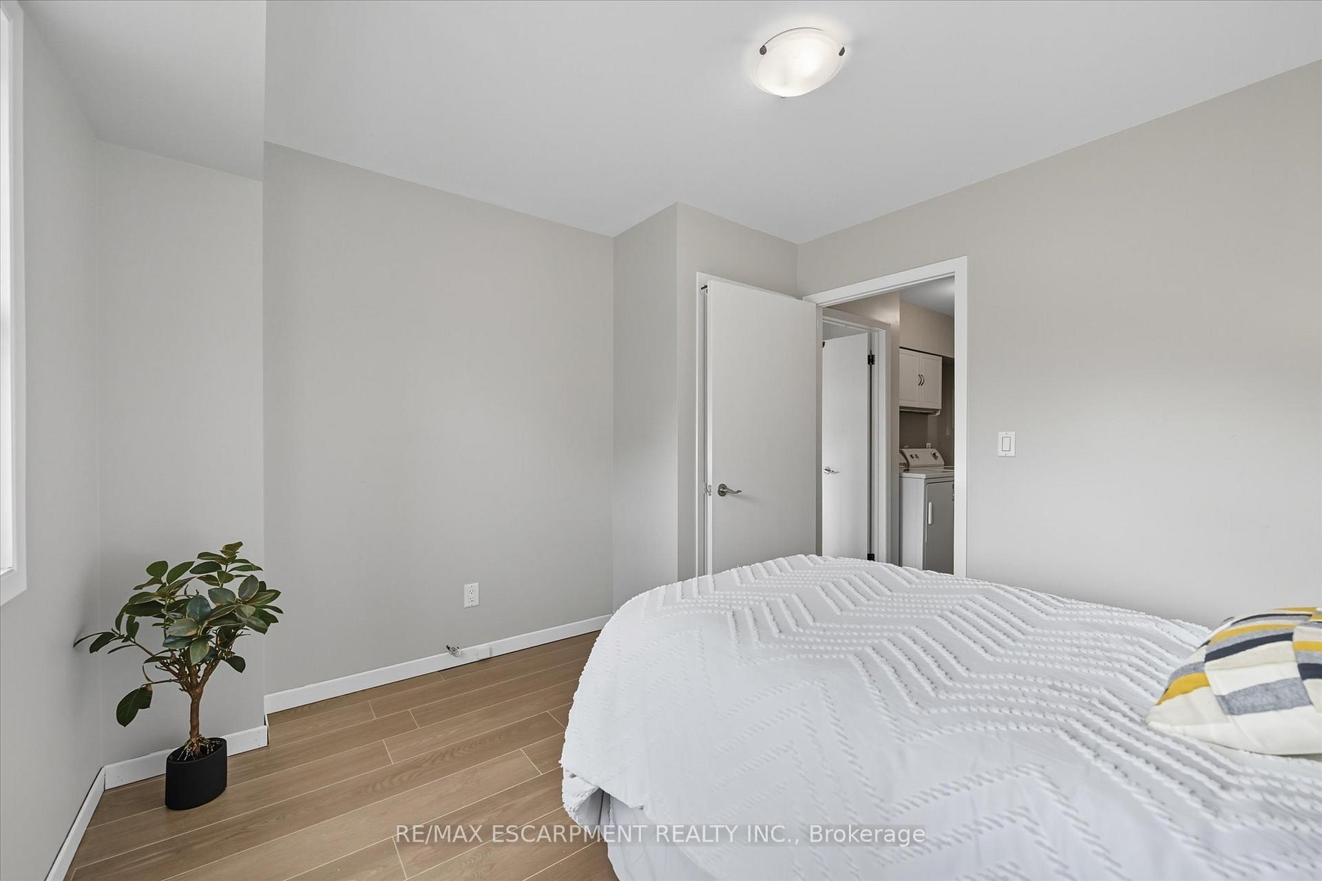 Photo 20 of 966 Upper Sherman Avenue, Hamilton, Thorner — HOMEH