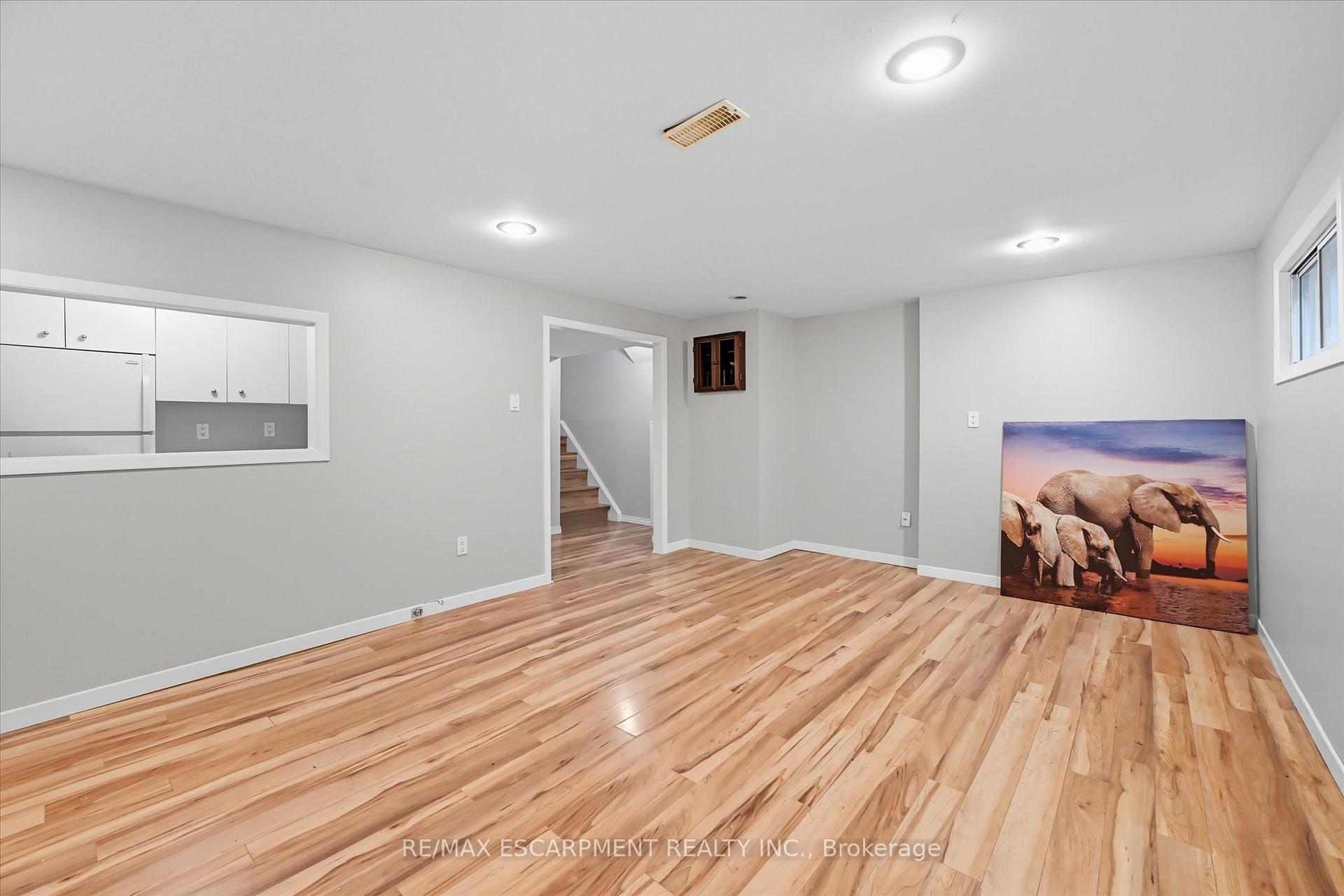 Photo 33 of 966 Upper Sherman Avenue, Hamilton, Thorner — HOMEH