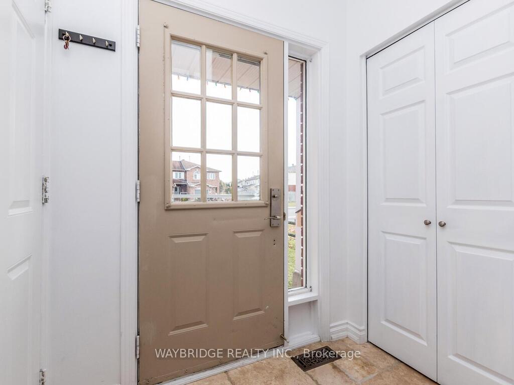 Photo 4 of 284 Stoneway Drive, Ottawa, Barrhaven East — HOMEH