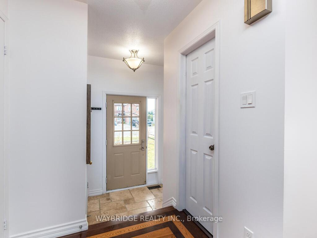 Photo 5 of 284 Stoneway Drive, Ottawa, Barrhaven East — HOMEH