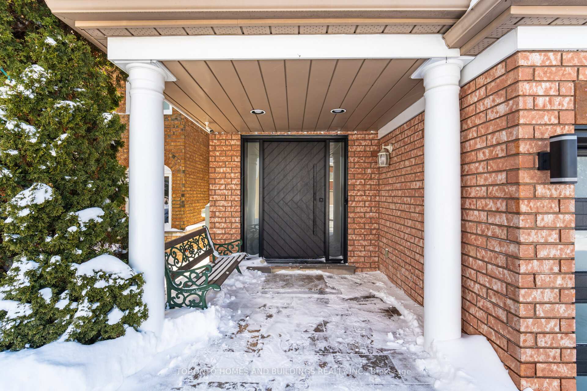 Photo 2 of 249 Matthew Drive, Vaughan, East Woodbridge — HOMEH
