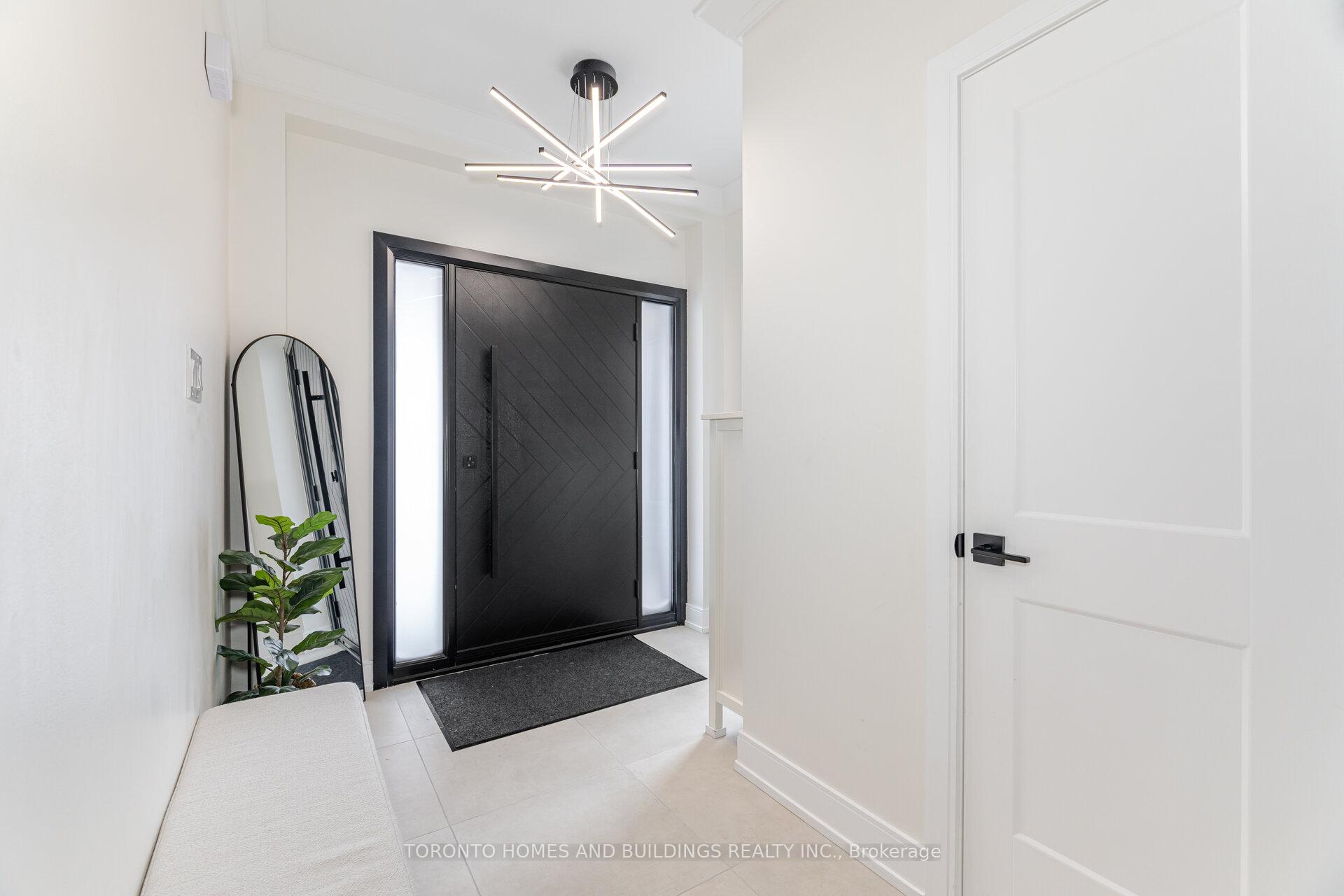 Photo 3 of 249 Matthew Drive, Vaughan, East Woodbridge — HOMEH