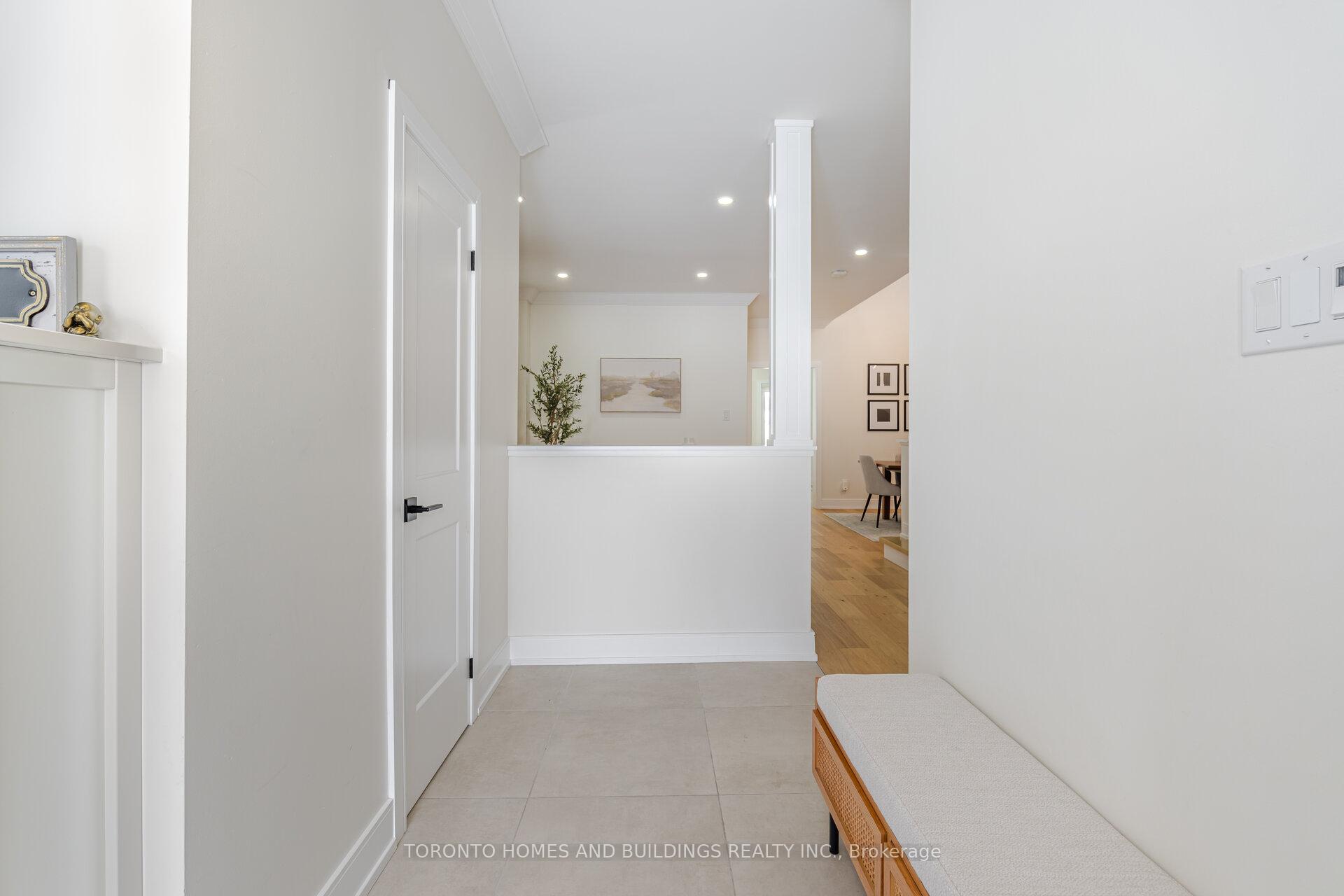 Photo 4 of 249 Matthew Drive, Vaughan, East Woodbridge — HOMEH
