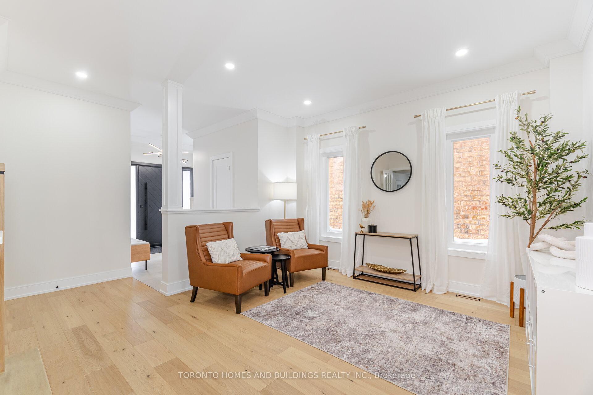 Photo 5 of 249 Matthew Drive, Vaughan, East Woodbridge — HOMEH