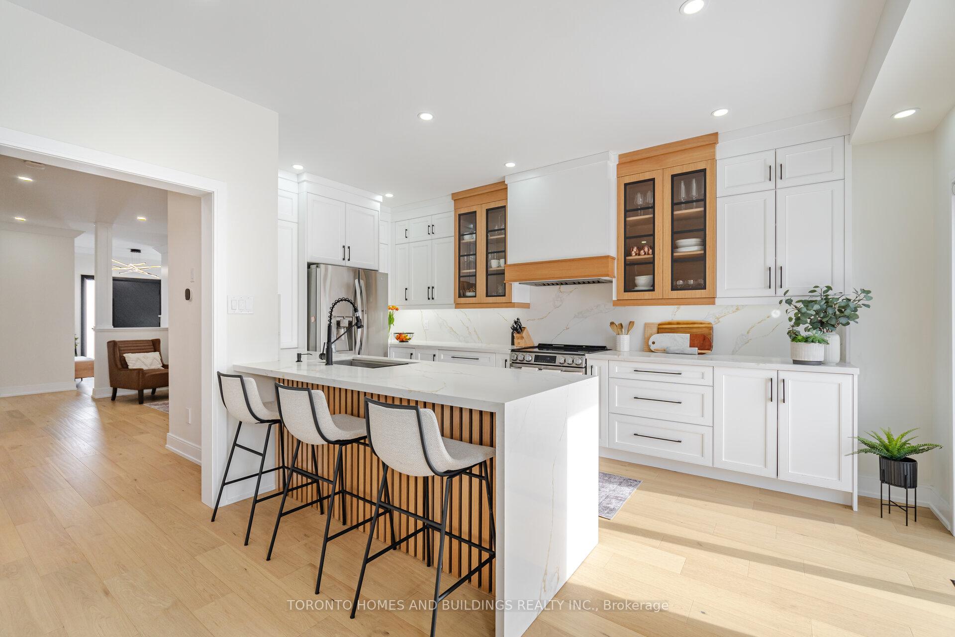 Photo 12 of 249 Matthew Drive, Vaughan, East Woodbridge — HOMEH