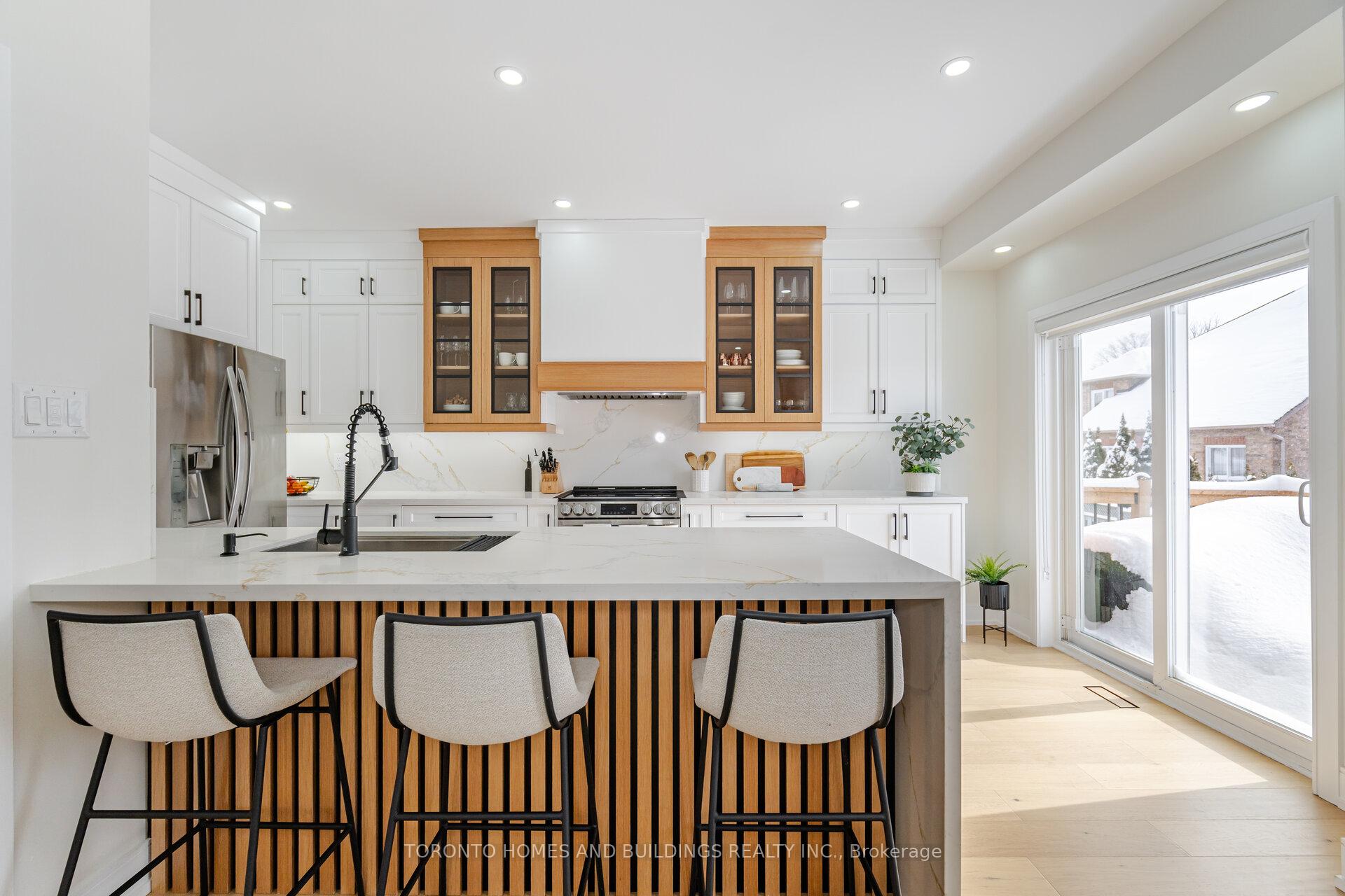 Photo 13 of 249 Matthew Drive, Vaughan, East Woodbridge — HOMEH
