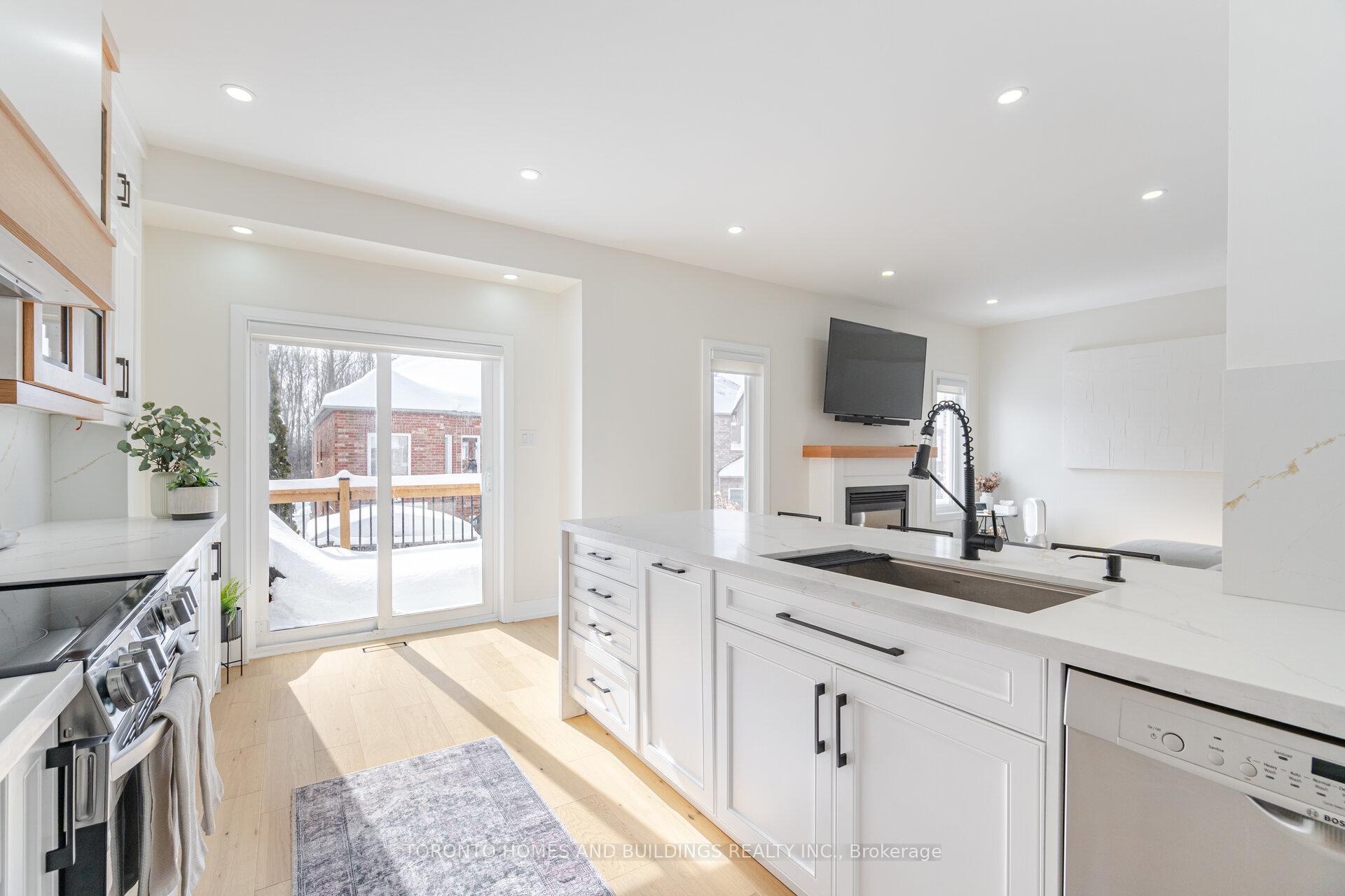 Photo 15 of 249 Matthew Drive, Vaughan, East Woodbridge — HOMEH