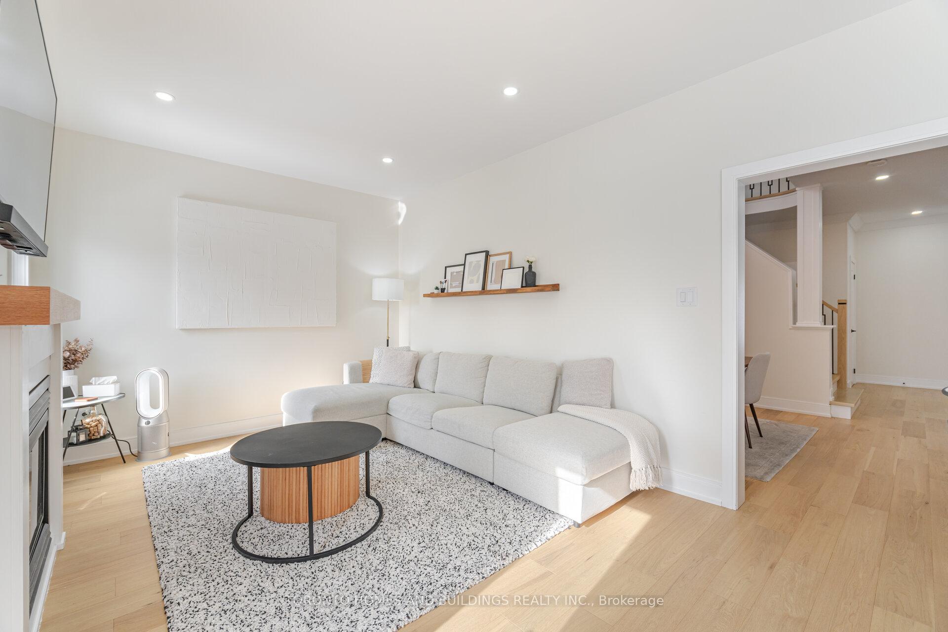 Photo 16 of 249 Matthew Drive, Vaughan, East Woodbridge — HOMEH