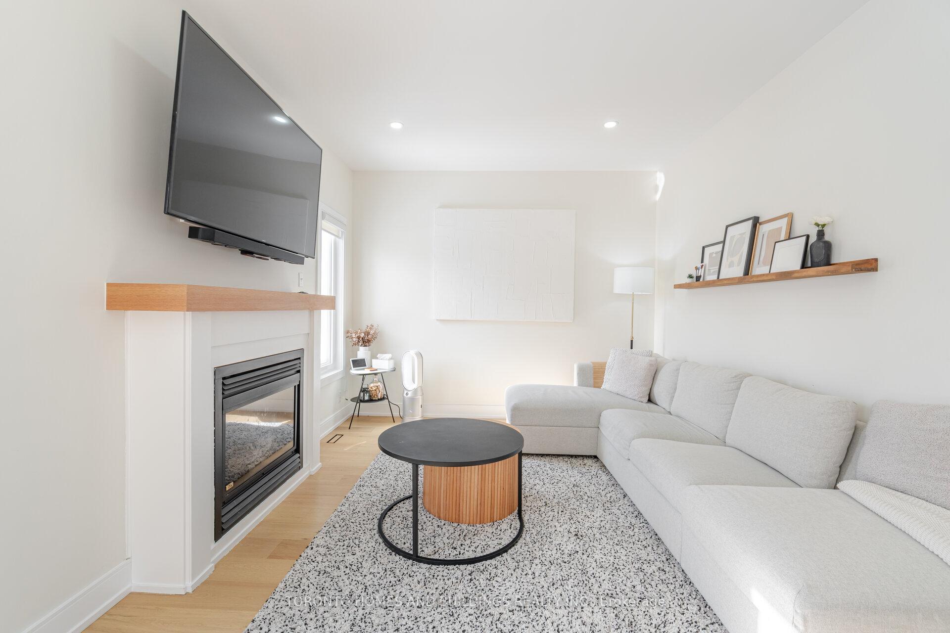 Photo 17 of 249 Matthew Drive, Vaughan, East Woodbridge — HOMEH