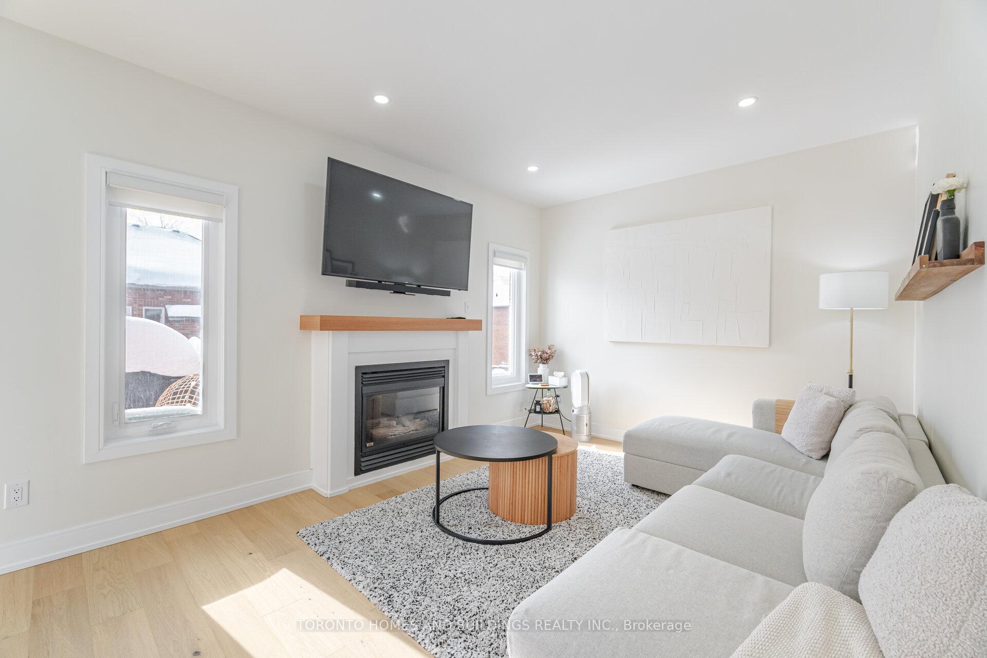 Photo 18 of 249 Matthew Drive, Vaughan, East Woodbridge — HOMEH