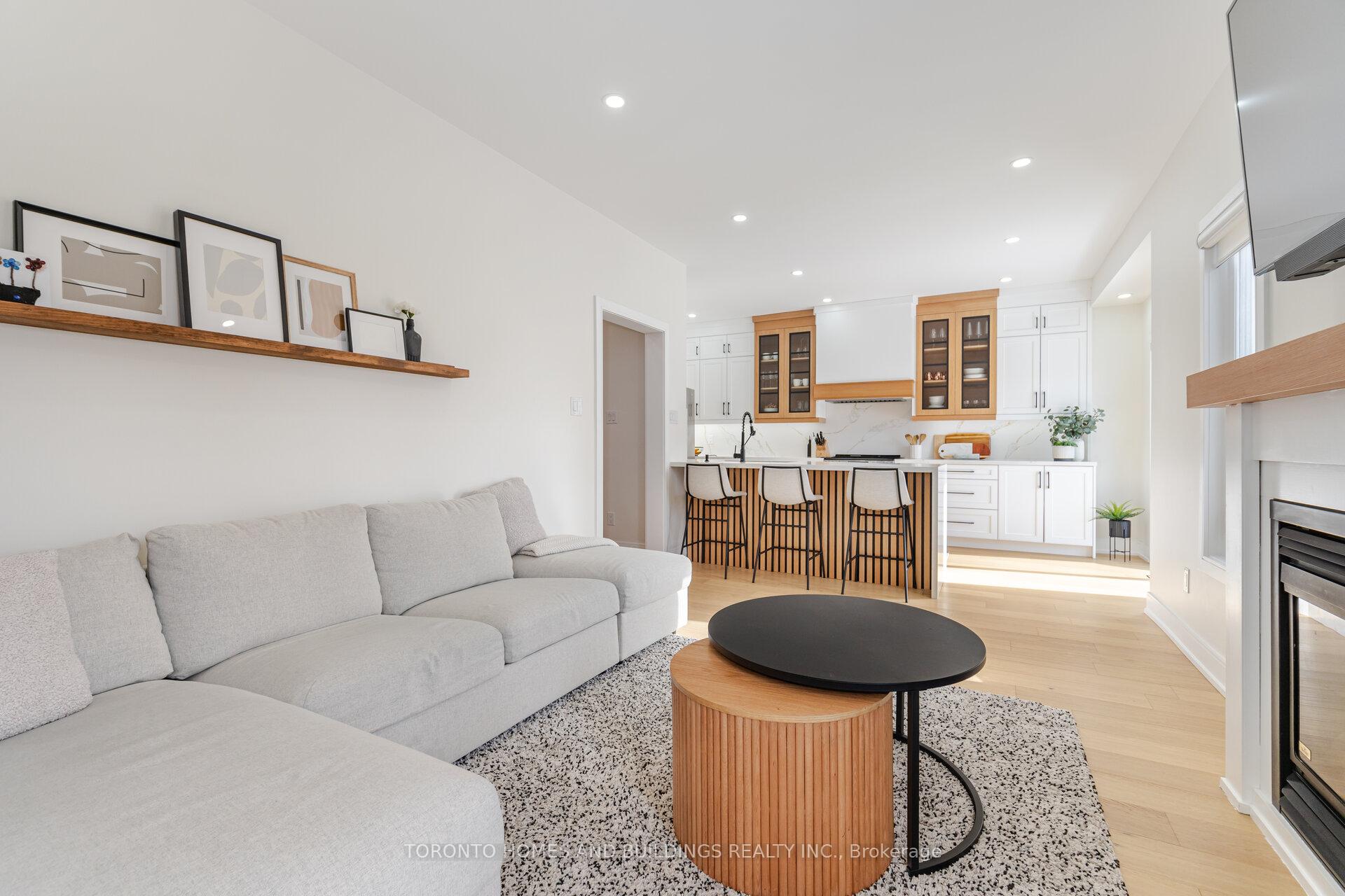 Photo 19 of 249 Matthew Drive, Vaughan, East Woodbridge — HOMEH
